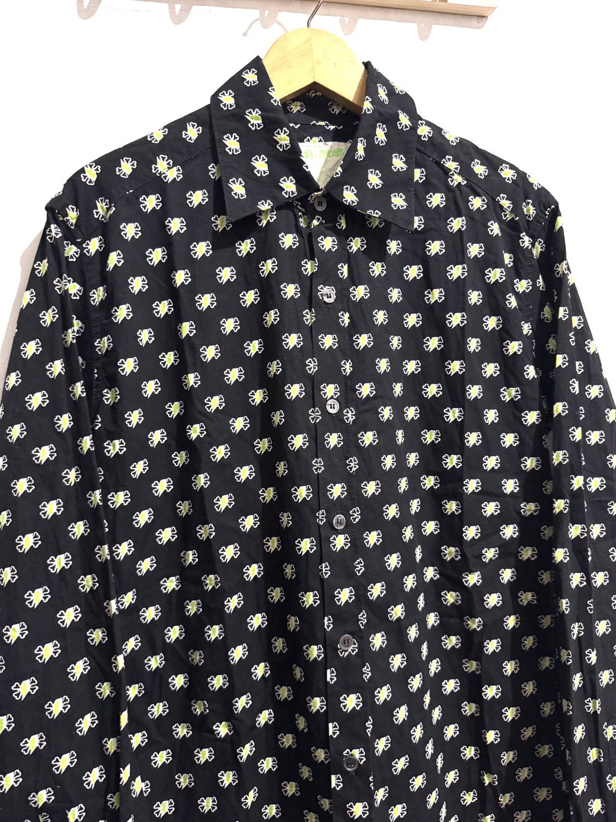 Undercover 01ss UNDERCOVER CHAOTIC DISCORD THUNDER/CROSSBONE SHIRT Size US M / EU 48-50 / 2 - 2 Thumbnail