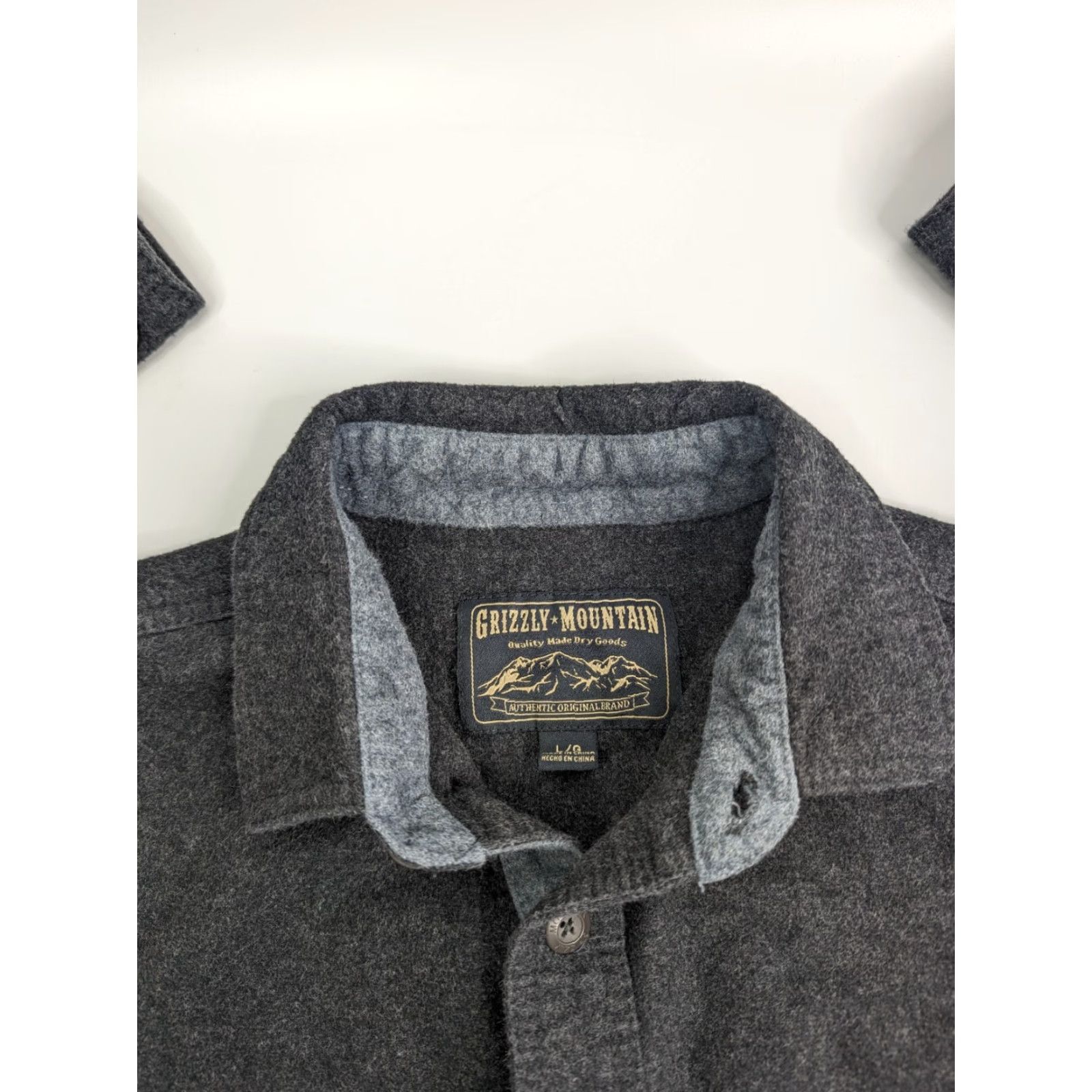 Vintage Grizzly Mountain Flannel Shirt Men’s Size Large Gray Brushed Outdoor Long Sleeve Button-Up Shirt Size US L / EU 52-54 / 3 - 7 Thumbnail