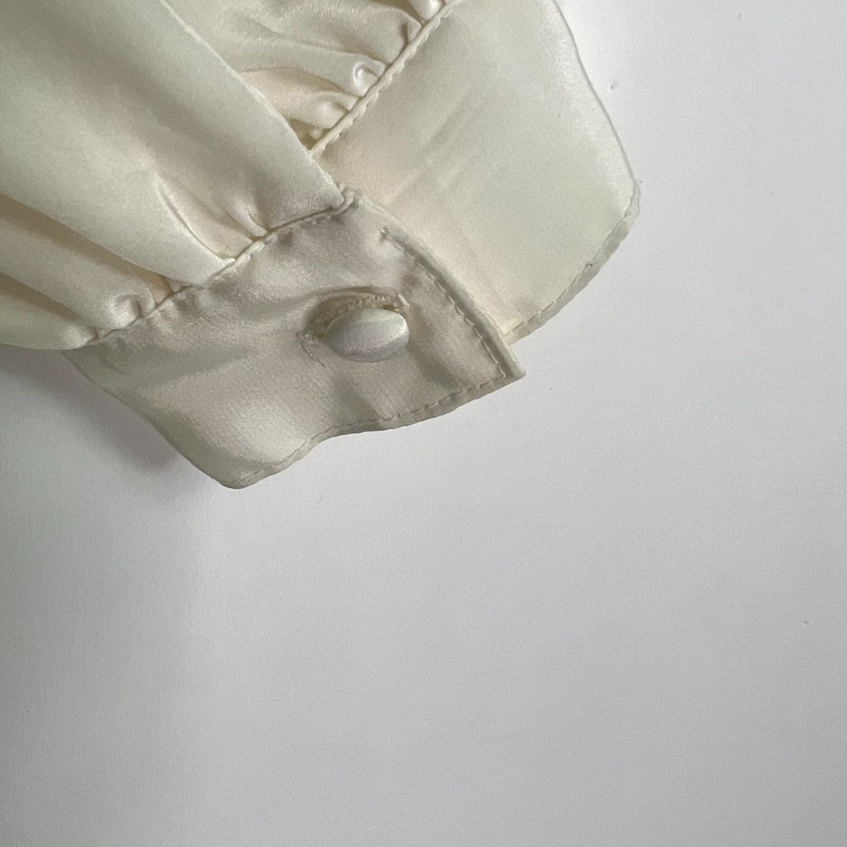 Vintage VINTAGE SUZELLE Blouse Button-Up Ivory Embroidered Chiffon Polyester Balloon Sleeve 6 Suzelle Women Shirt Casual Womens Size M / US 6-8 / IT 42-44 - 6 Thumbnail
