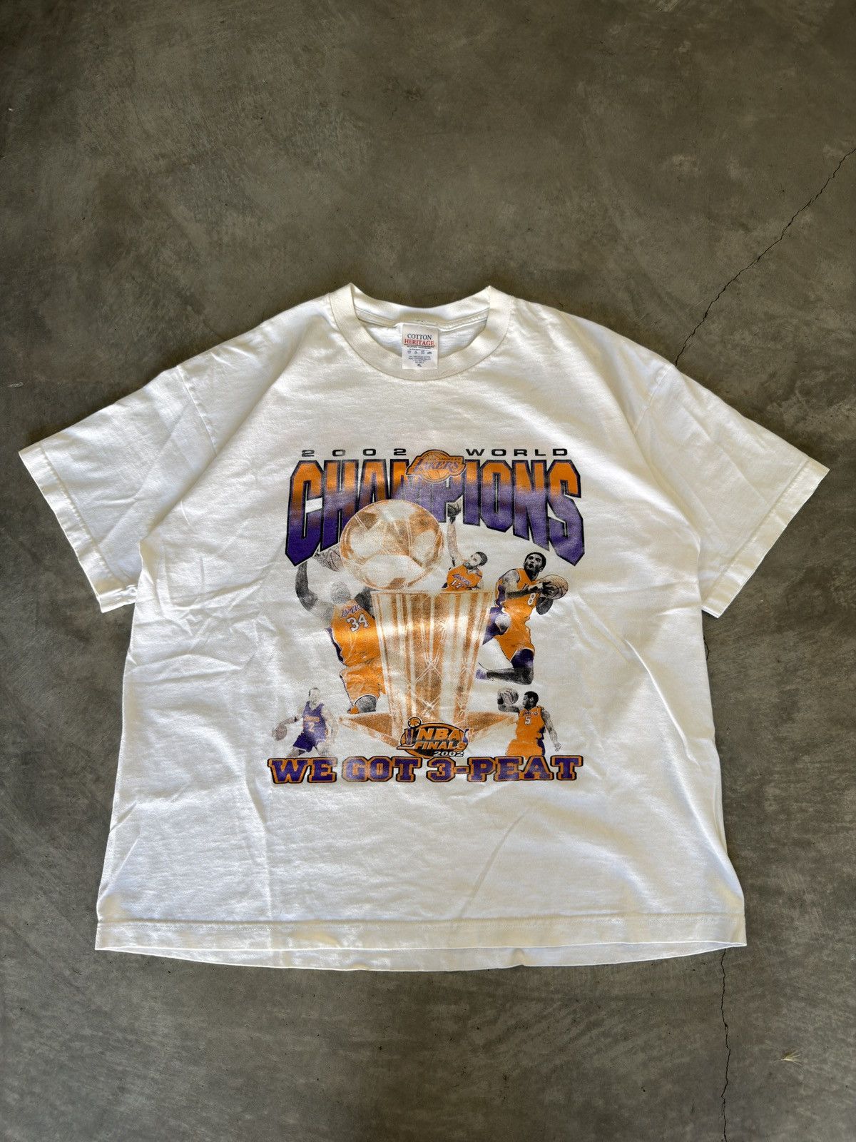 Vintage 2002 Lakers world champion tee Size US XL / EU 56 / 4 - 1 Thumbnail