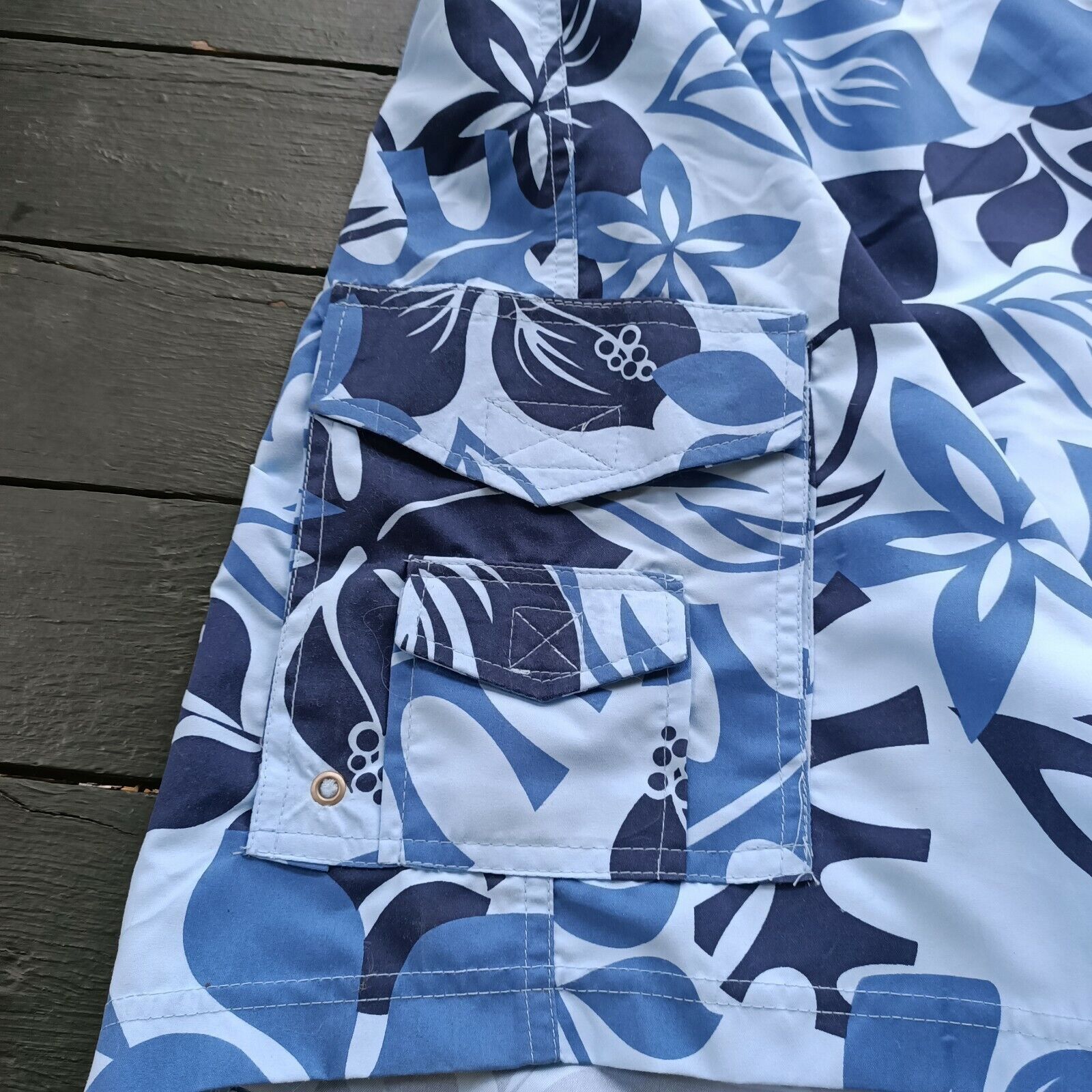 Vintage Vintage Y2K 2000s Board Shorts Mens Blue Floral Size 36 Size US 36 / EU 52 - 5 Thumbnail