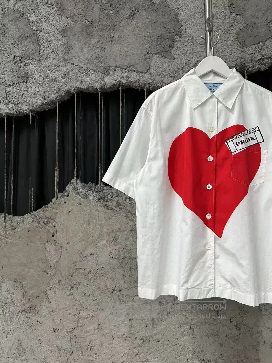 Prada Prada White Red Oversized Heart Logo Shirt. Size S / US 4 / IT 40 - 3 Thumbnail