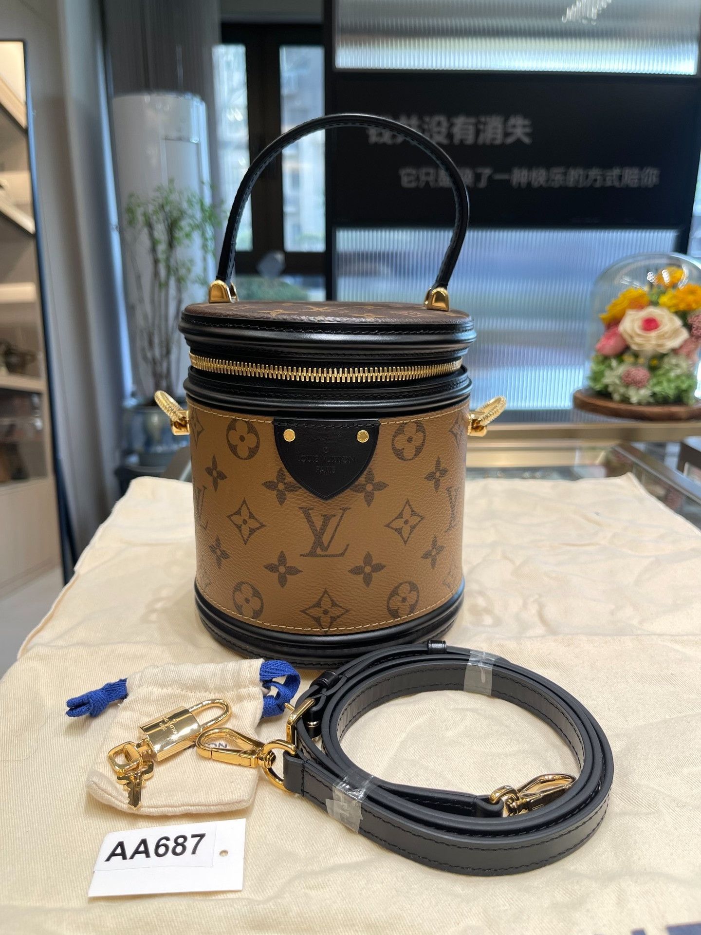Louis Vuitton Pre-loved Bag Very good condition Size ONE SIZE - 1 Thumbnail