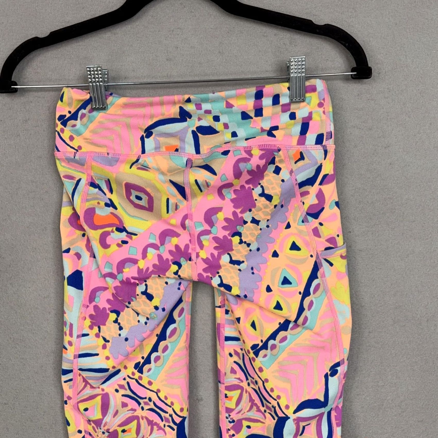 Lilly Pulitzer Lilly Pulitzer Leggings Womens XS Capri Yoga Preppy Luxletic Multicolor Pattern Pink Geometric Skinny Pull On Capris Size 26" / US 2 / IT 38 - 5 Thumbnail
