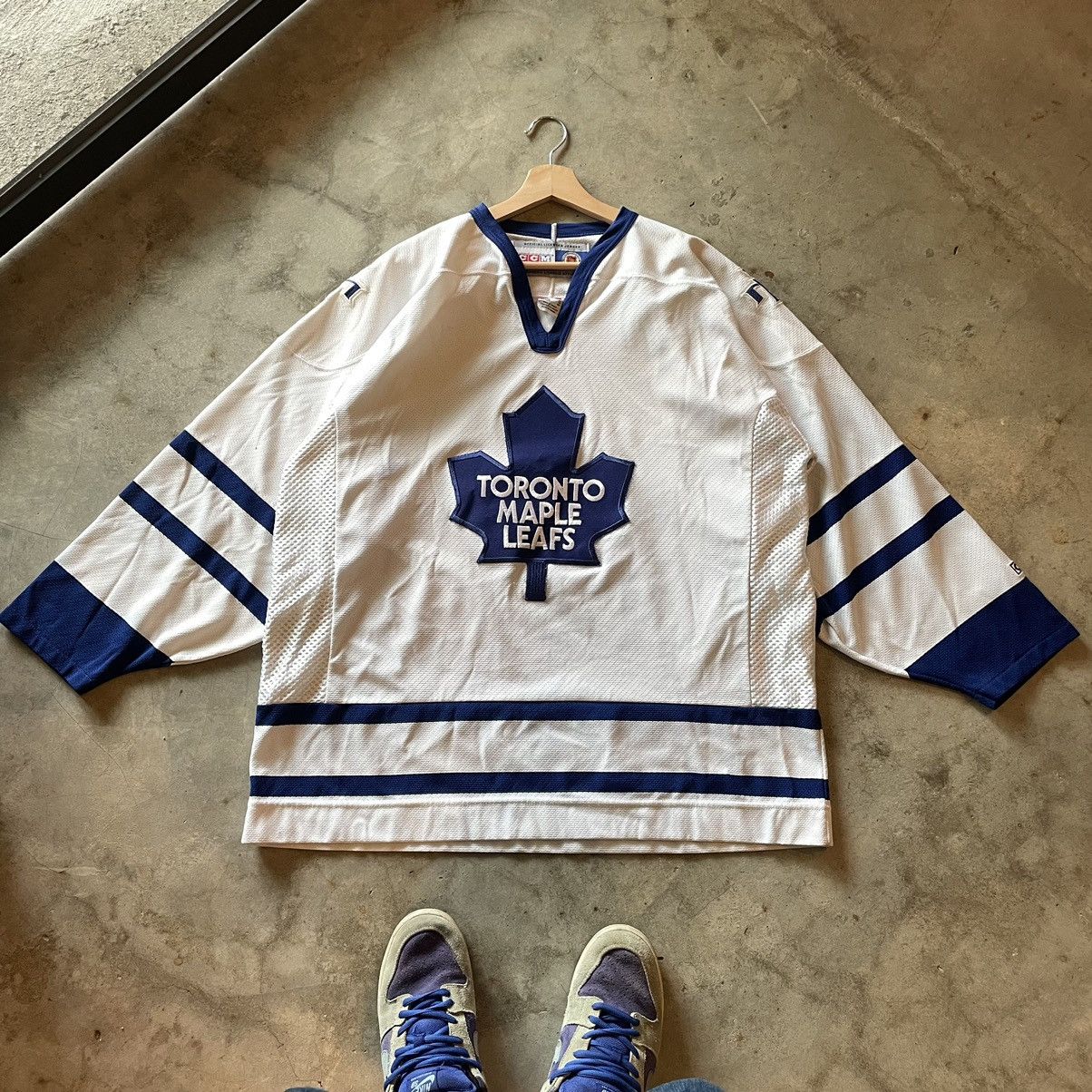 image of Toronto Maple Leaf Ice Hockey Jersey in White, Men's (Size XL)