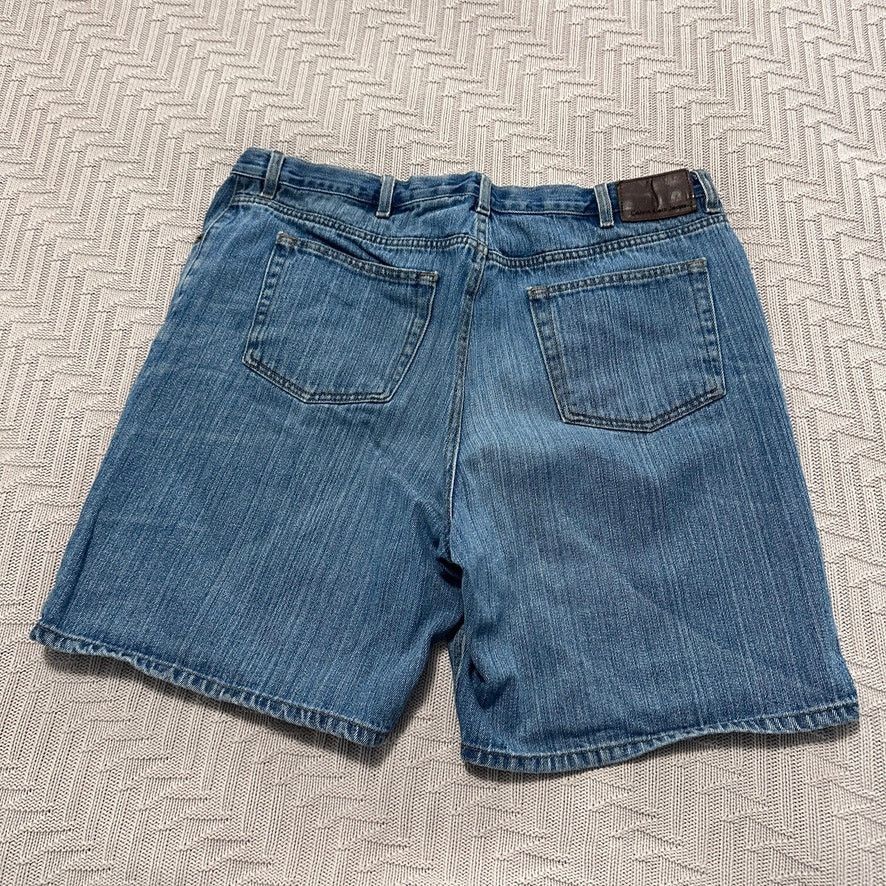 Calvin Klein Calvin Klein jean shorts size 40 Size US 40 / EU 56 - 2 Thumbnail