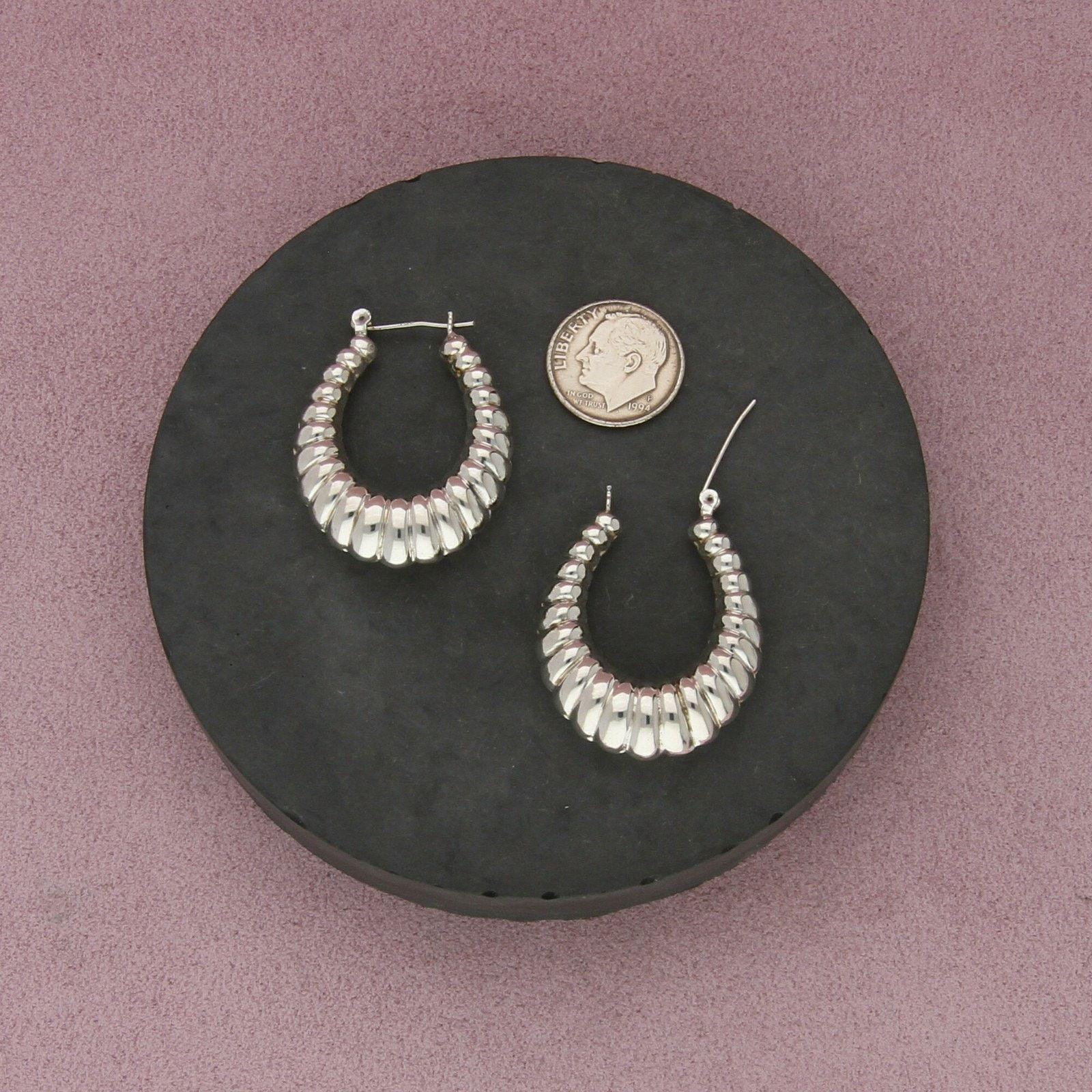 Sterling Silver sterling silver vintage puffy scalloped shrimp hoop earrings Size ONE SIZE - 2 Thumbnail
