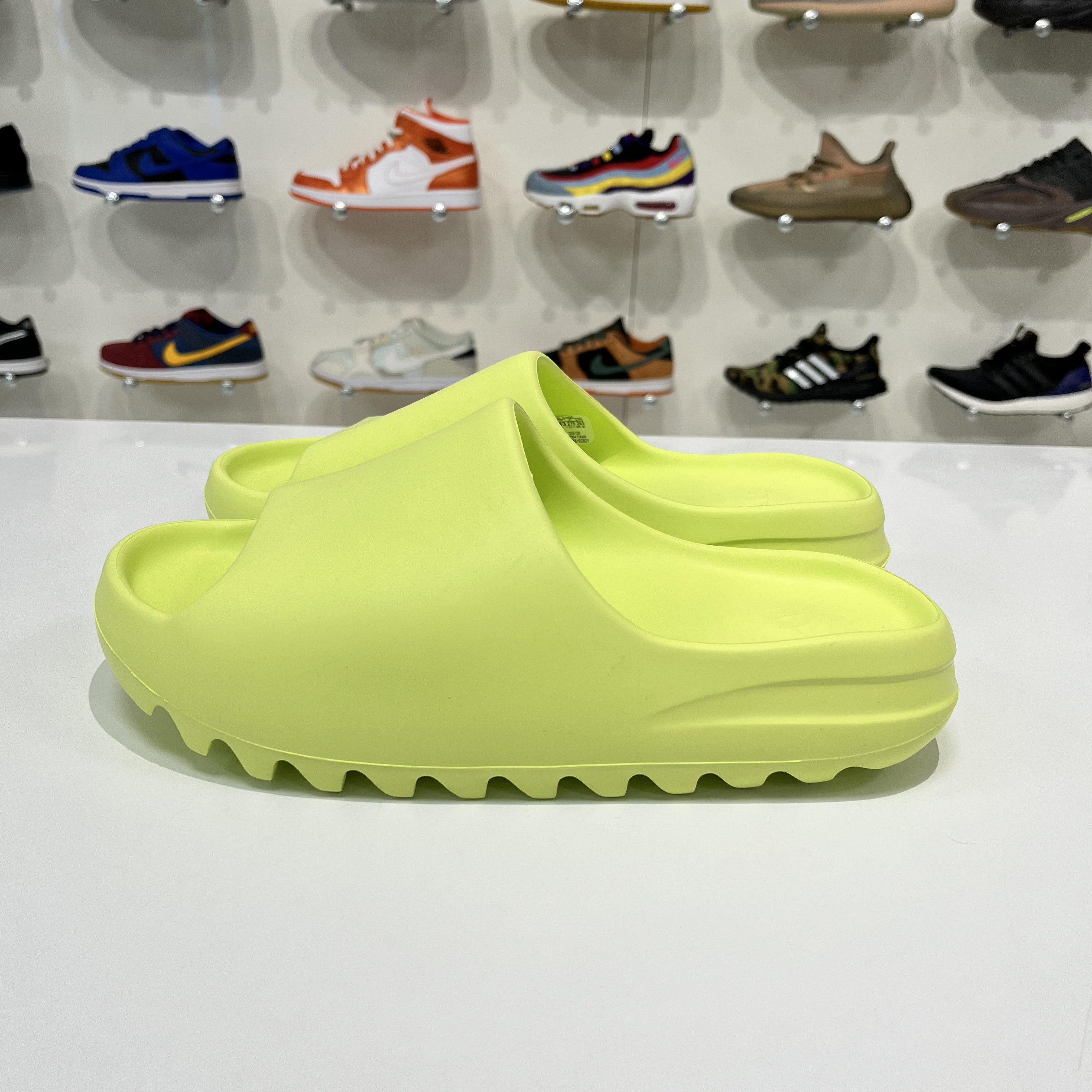 Adidas Adidas Yeezy Slide Glow Green Size US 9 / EU 42 - 3 Thumbnail