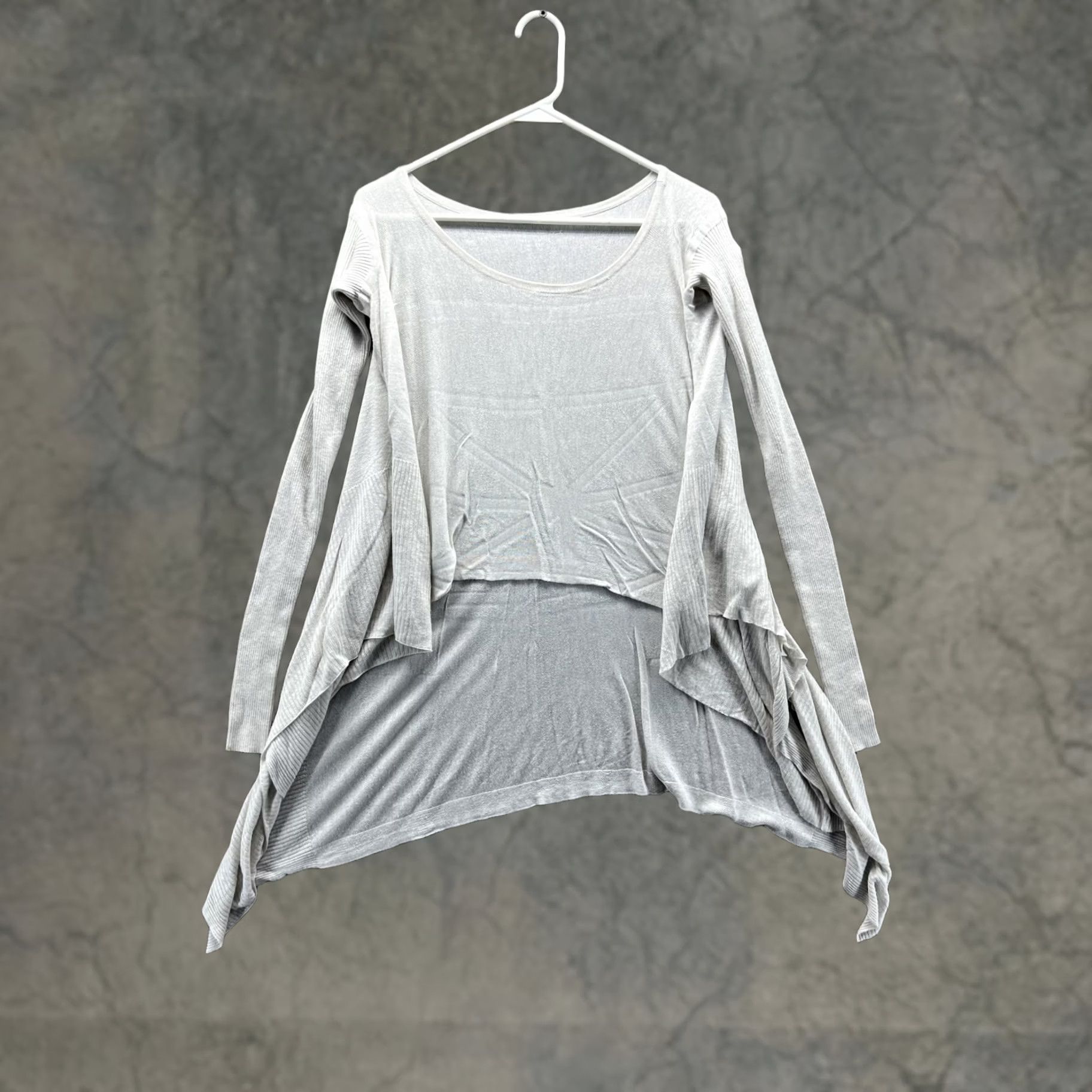 Lululemon Lululemon Shirt Womens Small Gray Long Sleeve Scoop Neck Lightweight Yoga Top Size S / US 4 / IT 40 - 1 Thumbnail