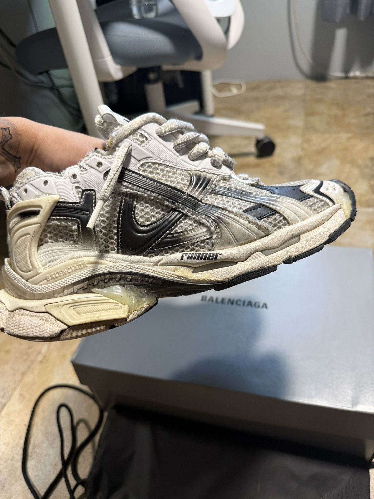 Balenciaga Balenciaga Runner V2 Gradient Size US 7 / EU 40 - 4 Thumbnail