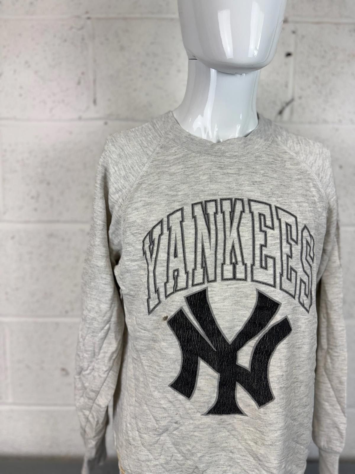 Jerzees Jerzees Men's New York Yankees Gray Sweatshirt Size M Size US M / EU 48-50 / 2 - 3 Thumbnail