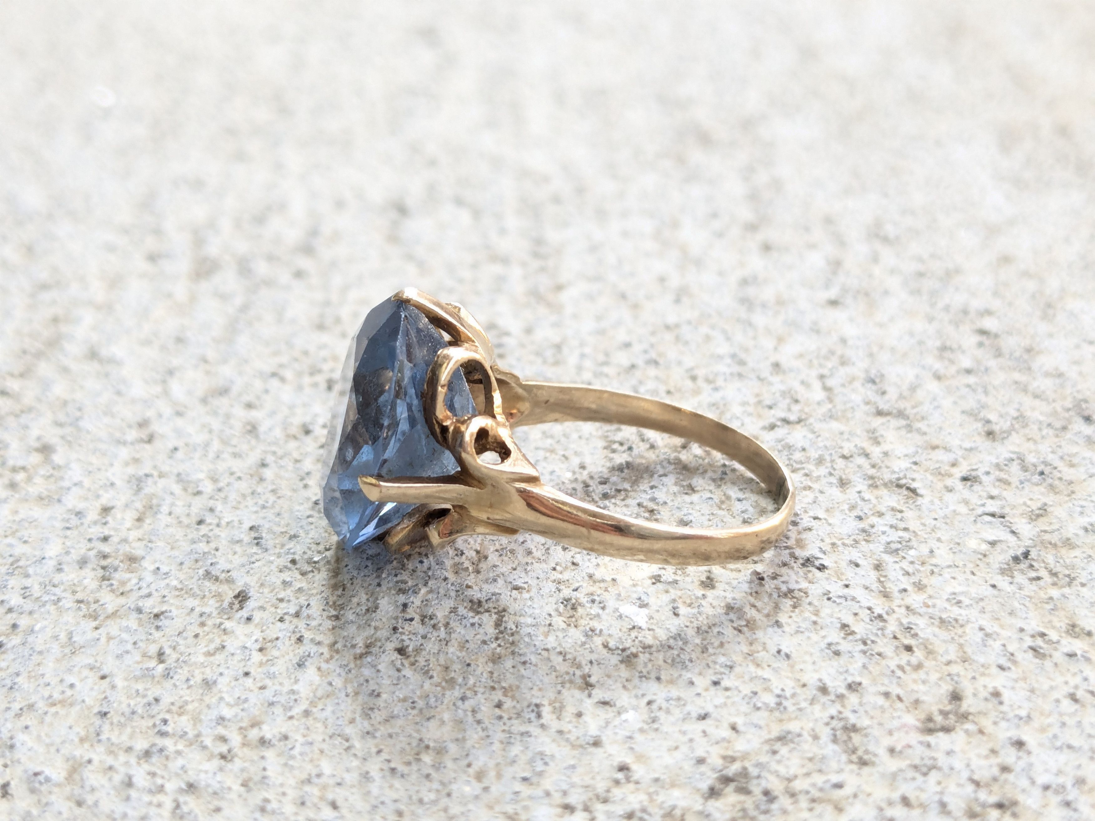 Vintage 14k Gold Ring Blue Topaz 7.25 Round Cocktail Size ONE SIZE - 2 Thumbnail