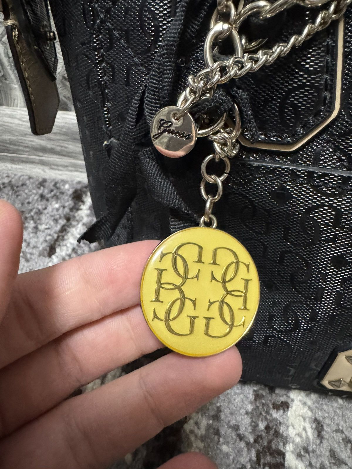 Guess × Vintage Elegant Guess Handbag – Timeless Black & Gold Design Size ONE SIZE - 2 Thumbnail