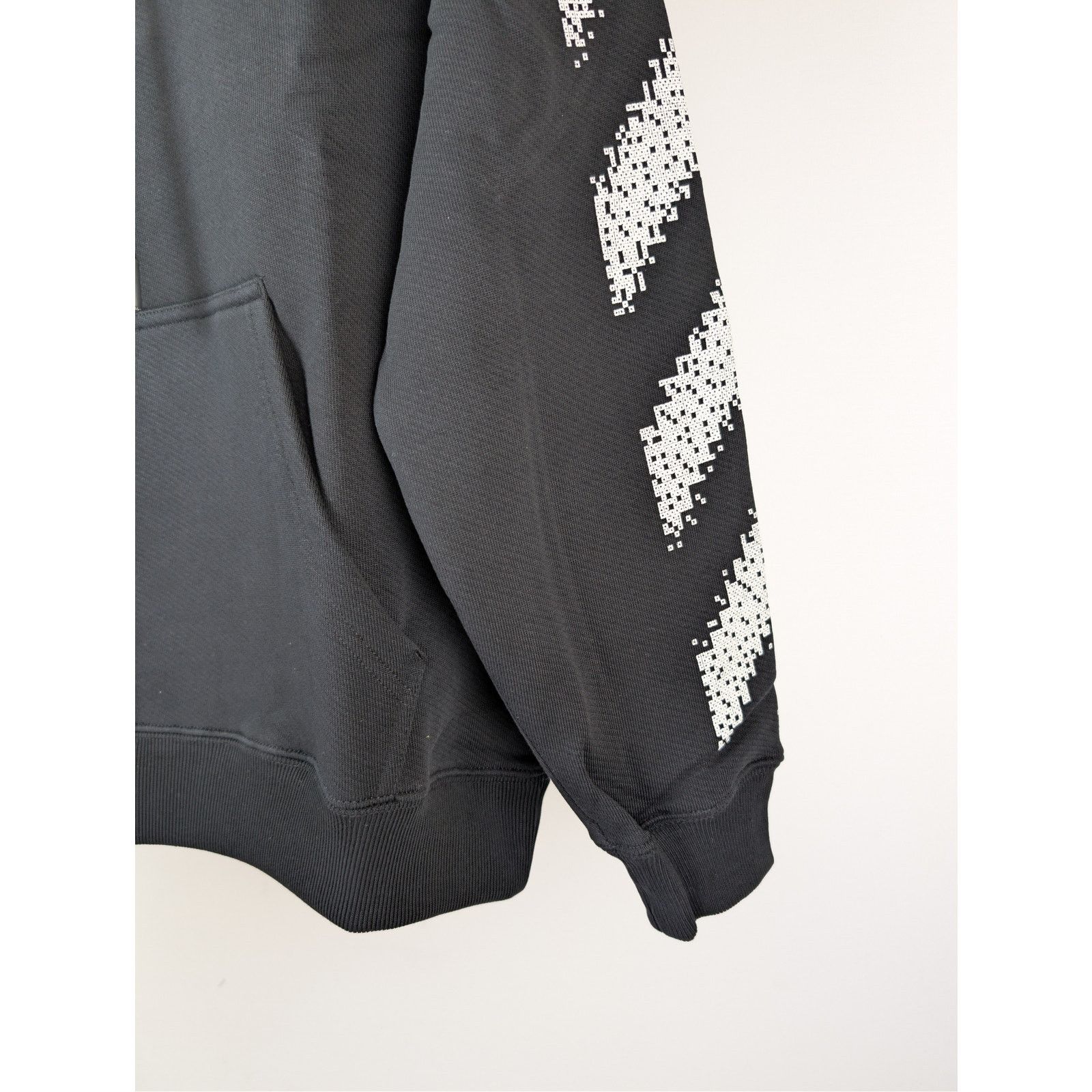 Off-White o1rshd1 Pixel Diag Skate Hoodie in Black/White Size US XL / EU 56 / 4 - 5 Thumbnail