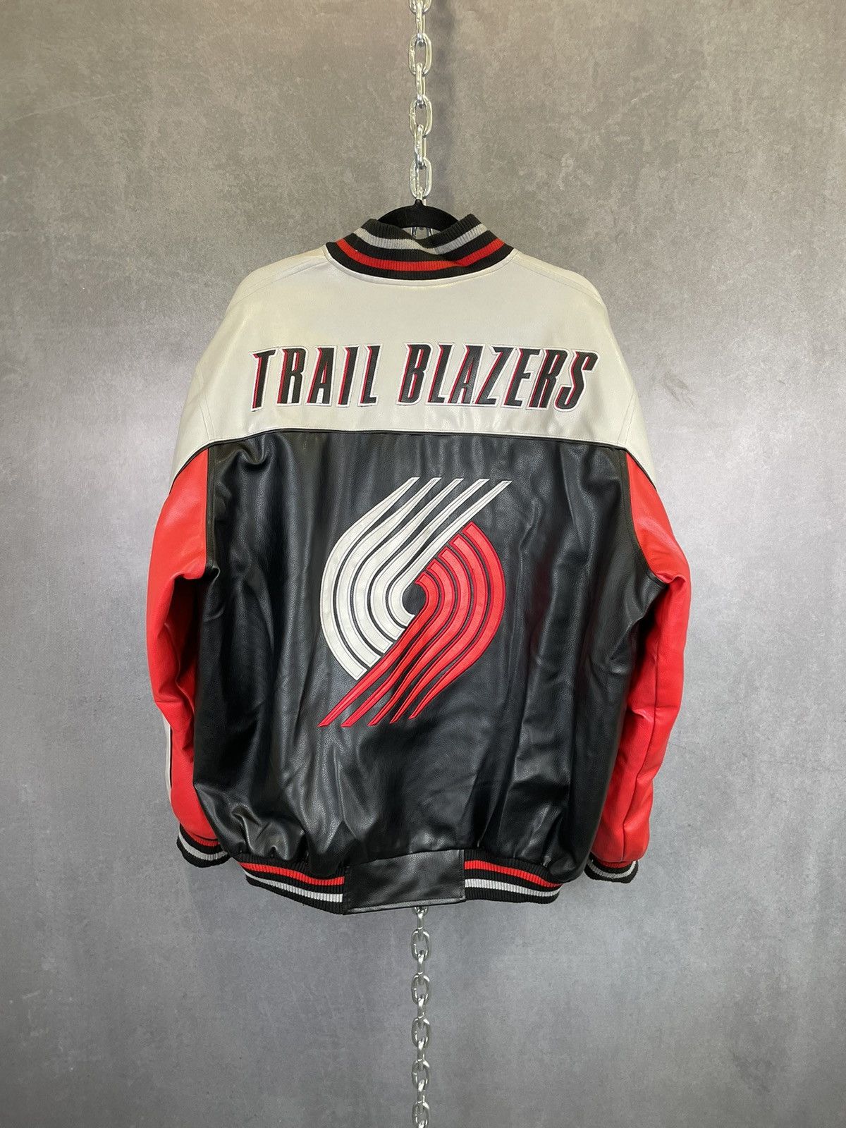 image of G-Iii Sports Carl Banks Portland Trailblazers Bomber in Red, Men's (Size Large)