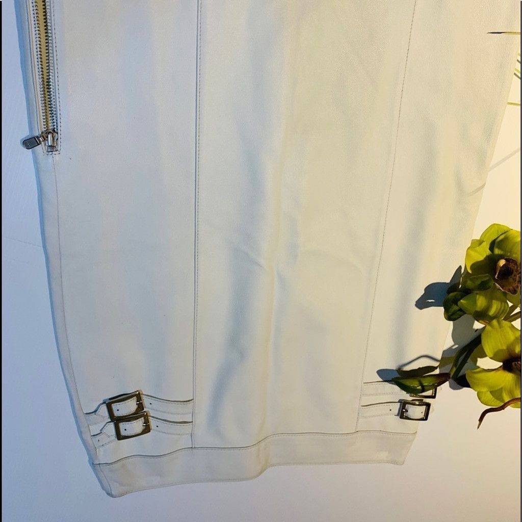 Danier Danier Genuine leather beige skirt size 4 Size 27" / US 4 / IT 40 - 1 Thumbnail