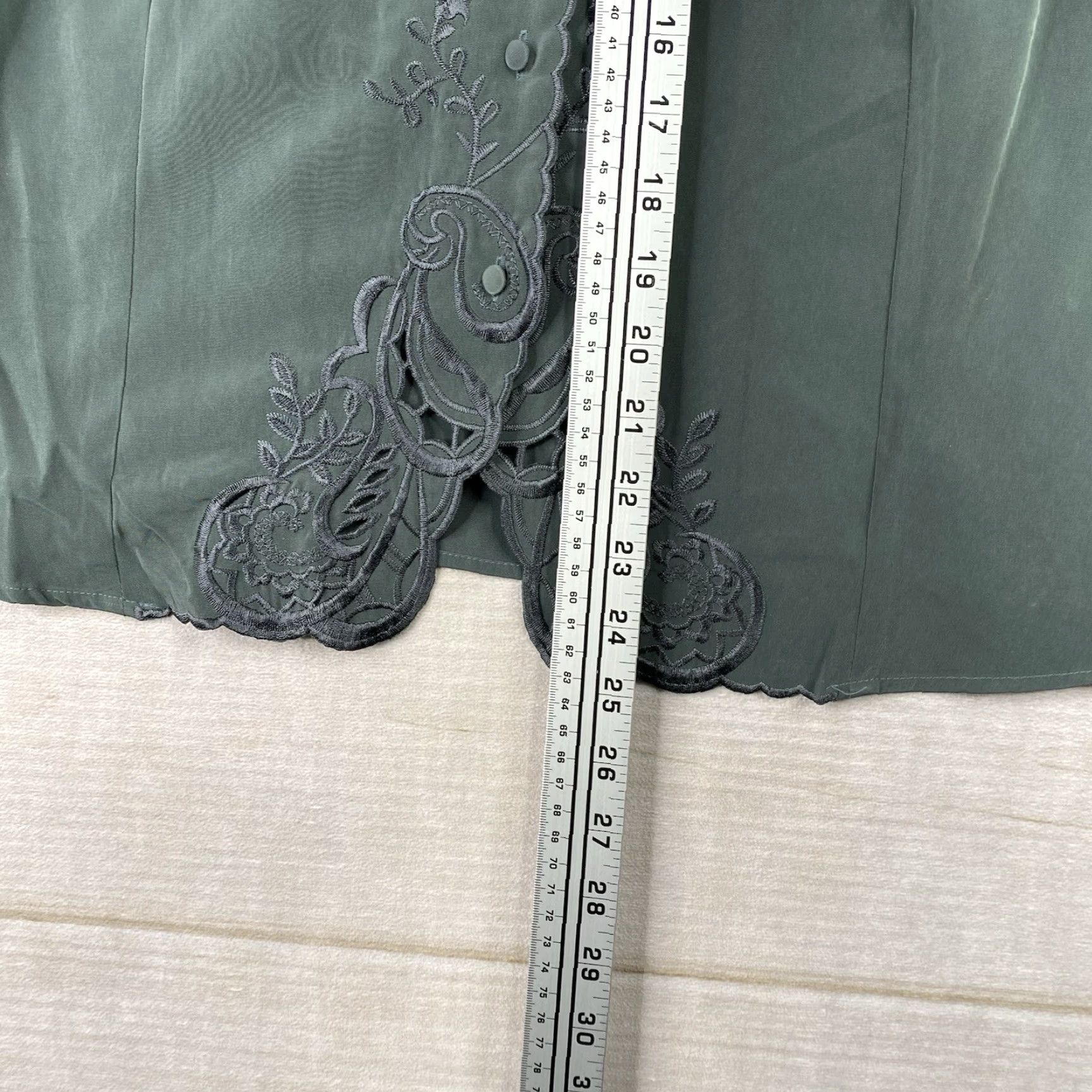 Vintage VOIR VTG Green Embroidered Button Up Blouse Womens 18W Satin Floral Lace 90s Vintage NWT Size XXL / US 16-18 / IT 52-54 - 6 Thumbnail