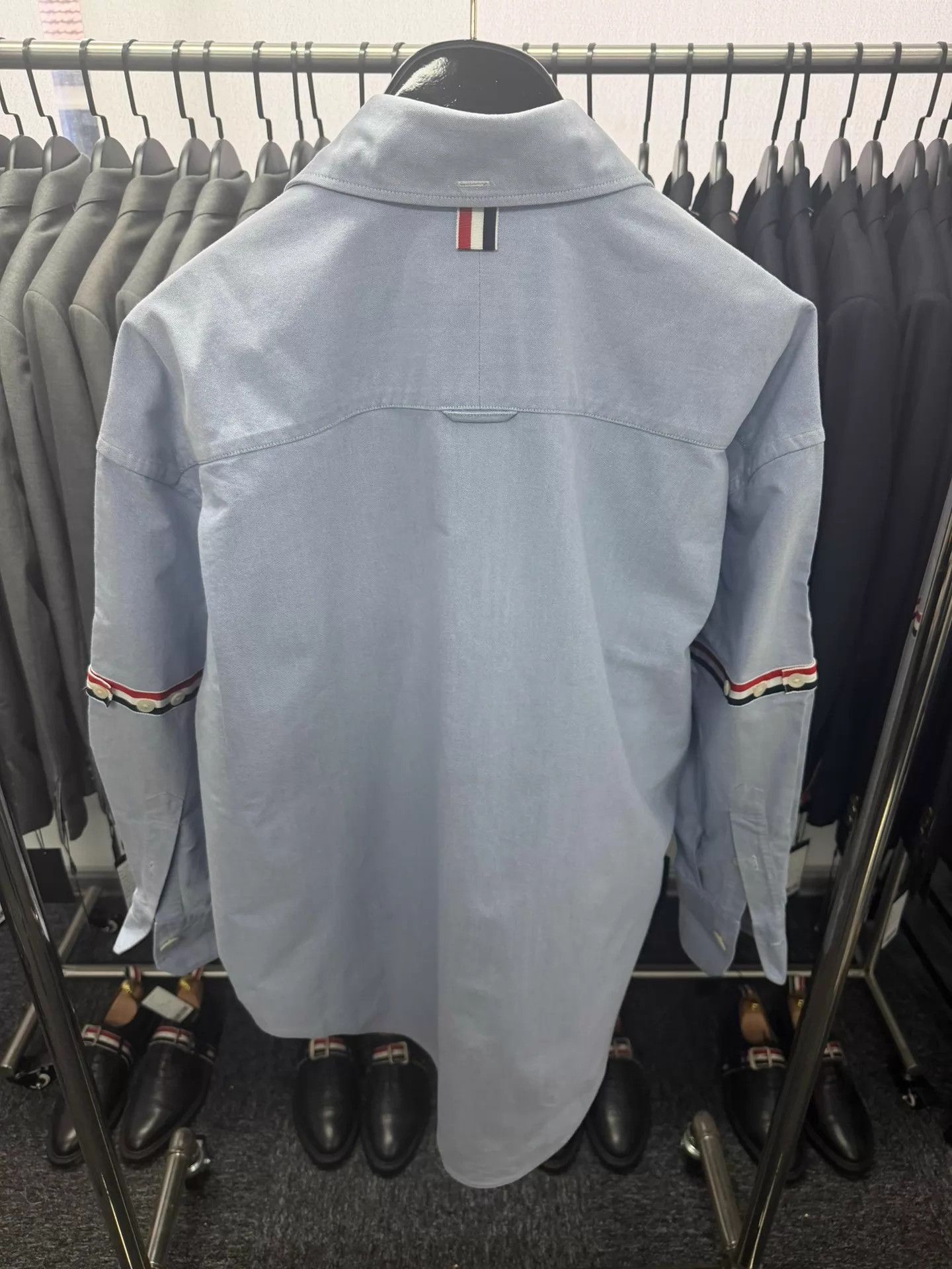 Thom Browne TB Women's Classic Double Badge Blue Oxford Oversized Shirt Size S / US 4 / IT 40 - 2 Thumbnail