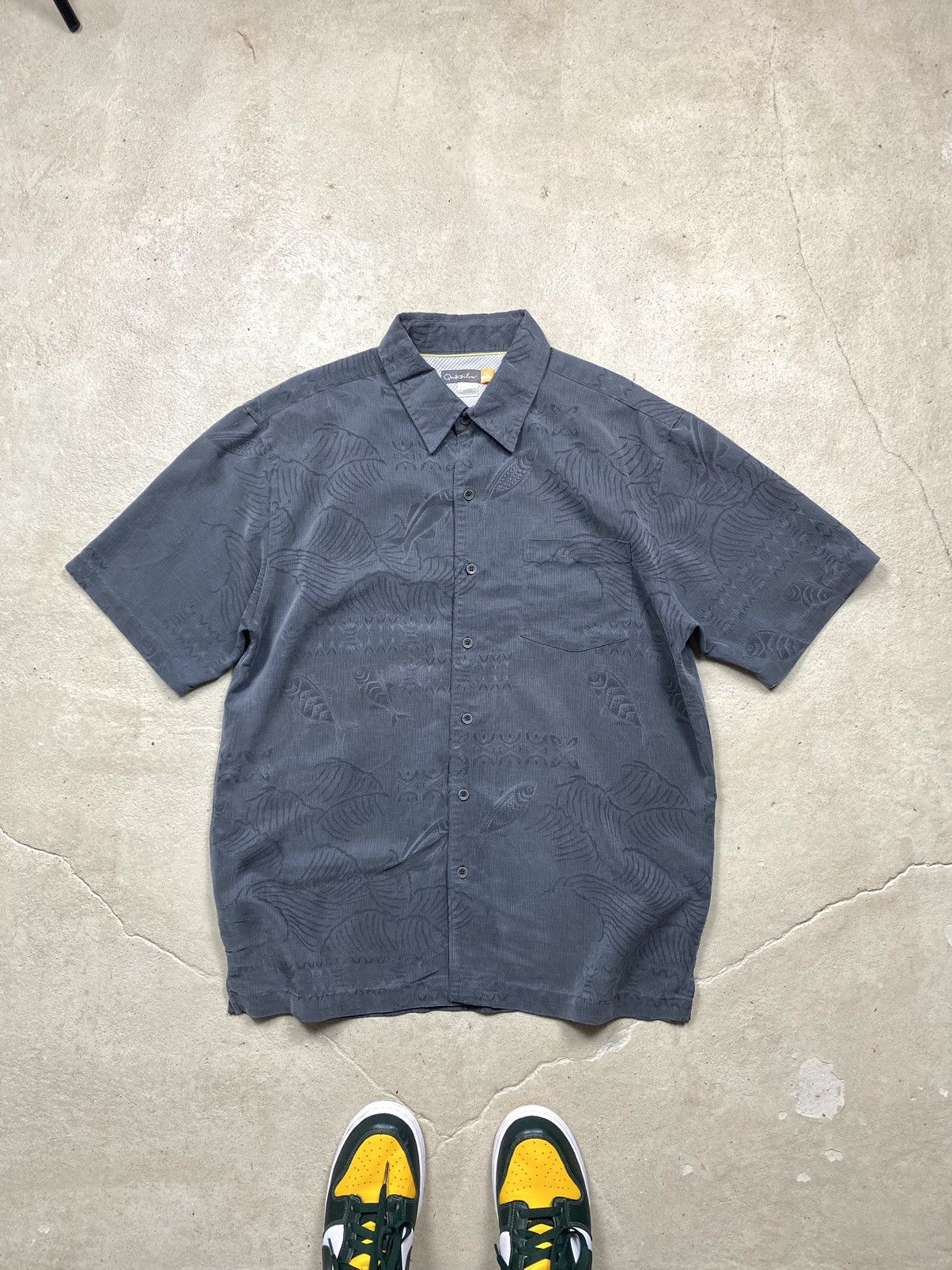 Quiksilver Vintage Quiksilver Embroidered Shirt Tee Surf Style Oakley Size US L / EU 52-54 / 3 - 1 Thumbnail