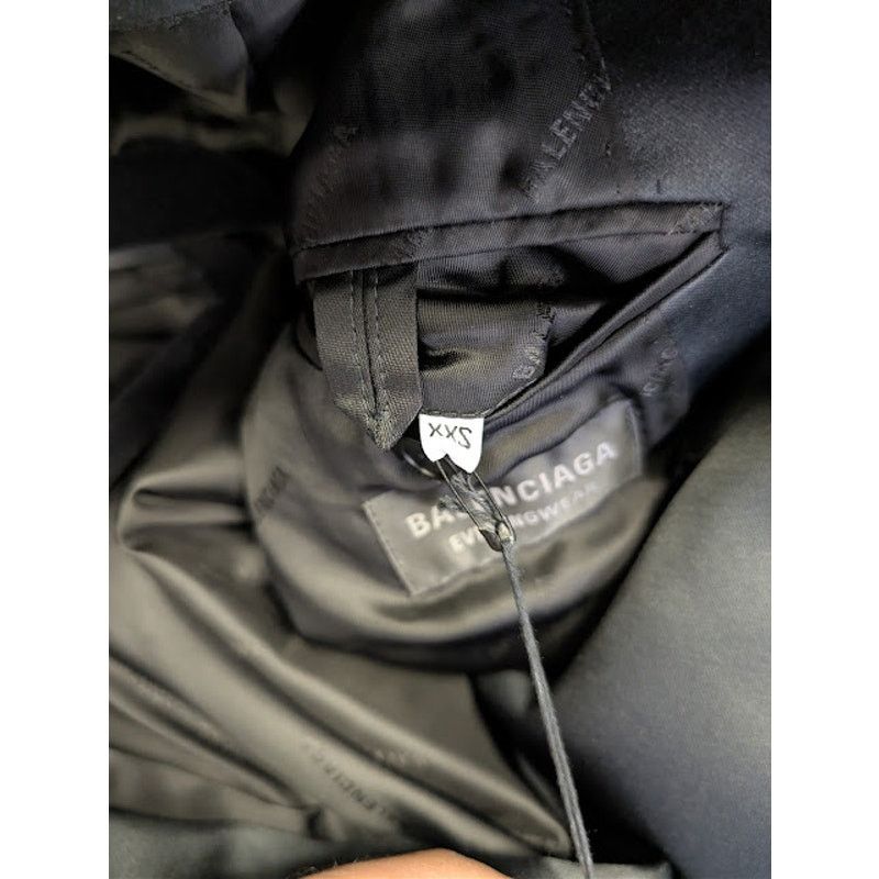 Balenciaga o1rshd1 Oversized Tuxedo Jacket in Black Wool Barathea Size US XXS / EU 40 - 18 Thumbnail