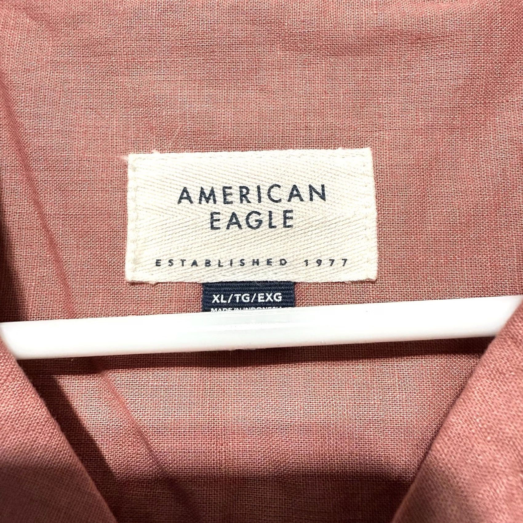American Eagle Outfitters VINTAGE American Eagle Poolside Men’s Button Up Berry XL Red Cotton Woven Short Sleeve Pocket Beach 90s Mens Size US XL / EU 56 / 4 - 7 Thumbnail