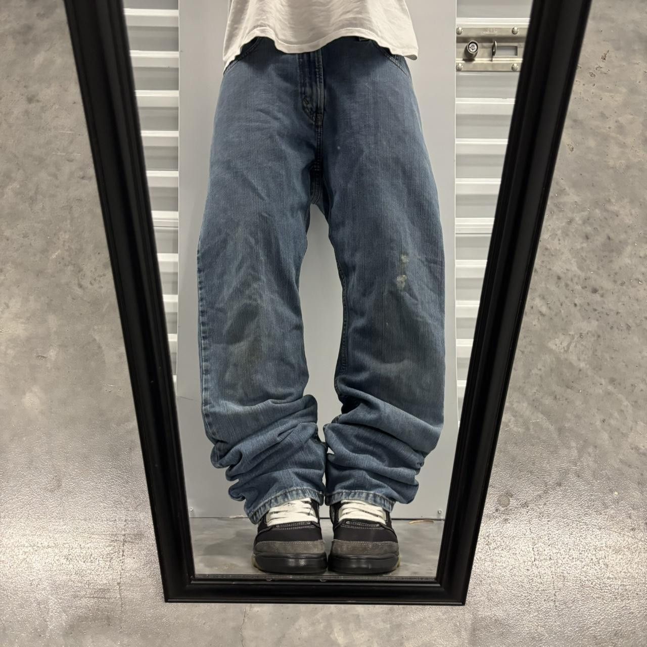 Levi's × Vintage Crazy Vintage Y2K/2000s Medium Wash Levis Essential Denim Jeans! Size US 32 / EU 48 - 1 Thumbnail