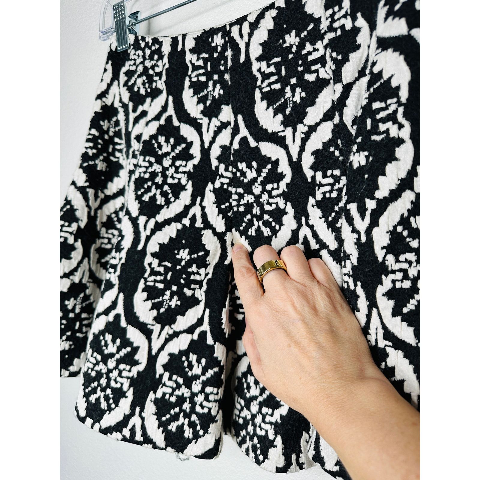 Other Lovers + Friends Tatum Black & White Jacquard Mini Skirt XS Size 23" - 6 Thumbnail