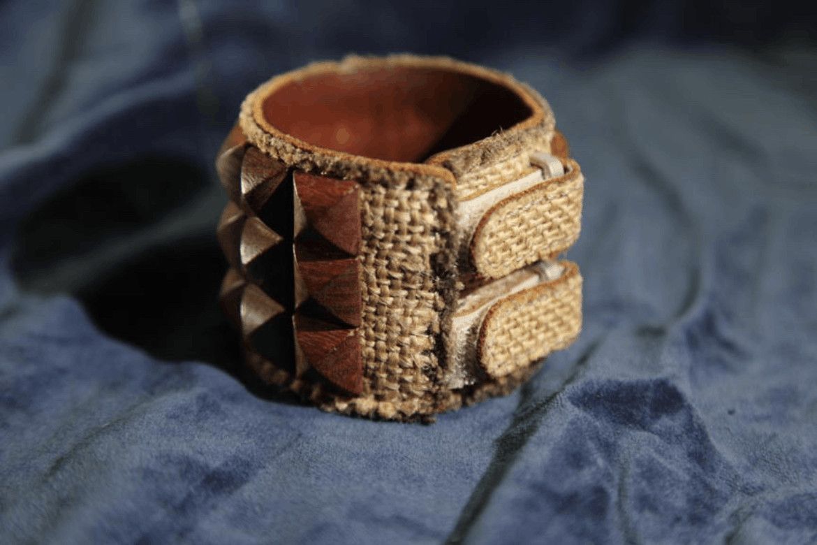 Undercover Undercover 03SS SCAB Wood Rivet Leather Bracelet Size ONE SIZE - 2 Thumbnail
