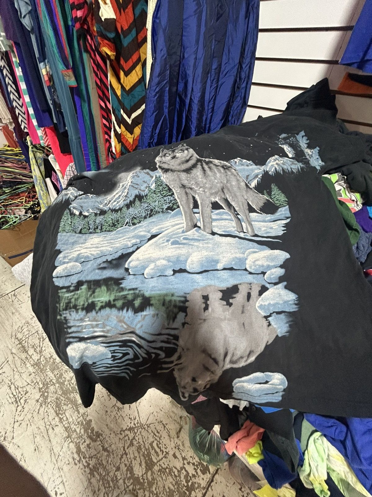 Liquid Blue vintage artic wolf american liquid blue 1996 Size US XXL / EU 58 / 5 - 1 Thumbnail