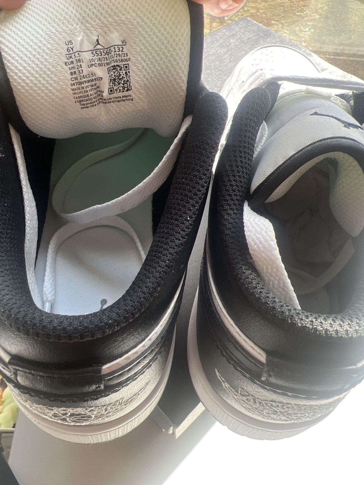 Jordan Brand × Nike Air Jordan 1 Low (GS) Size US 6 / EU 39 - 6 Thumbnail