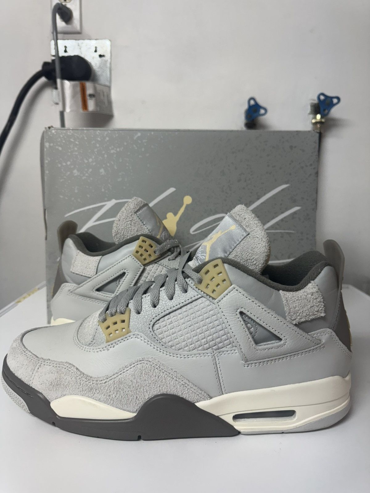 Jordan Brand × Nike Jordan 4 SE Craft Photon Dust Size 11 Size US 11 / EU 44 - 1 Thumbnail