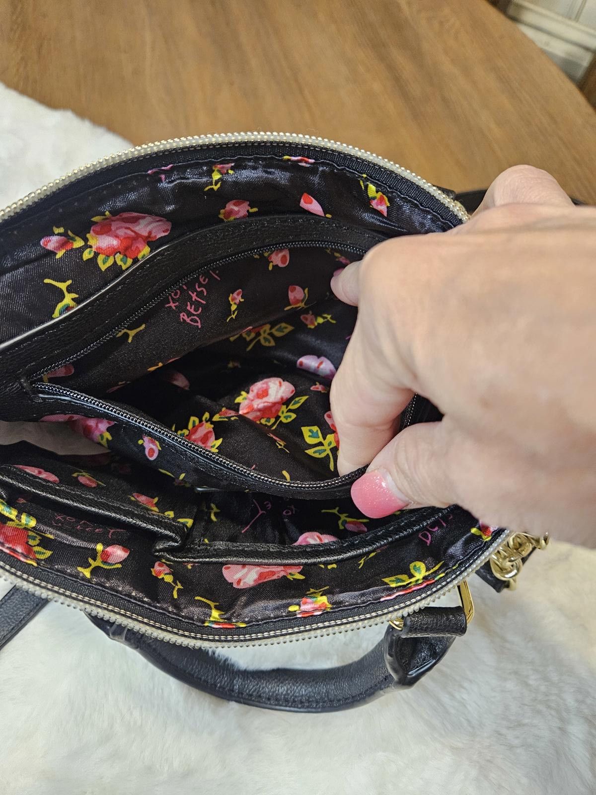 Designer Betsey Johnson Striped Crossbody Handbag Size ONE SIZE - 5 Thumbnail
