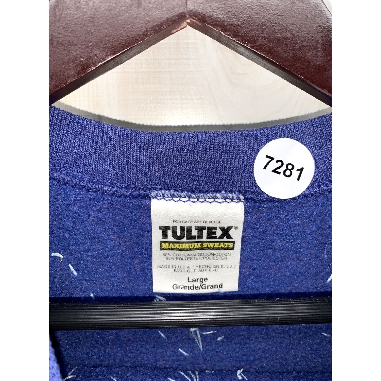 Tultex VINTAGE Tultex Snowflake Embroidered Blue Womens Sweatshirt 1990s Made in USA Size L Size L / US 10 / IT 46 - 3 Thumbnail