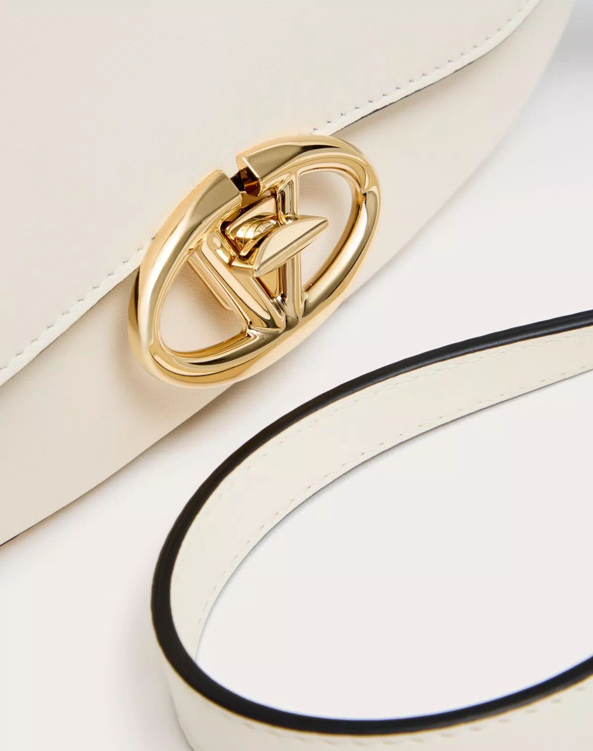 Valentino oc11z0725 Size:OS/ Shoulder Bag In Nappa Calfskin in White Size ONE SIZE - 7 Thumbnail