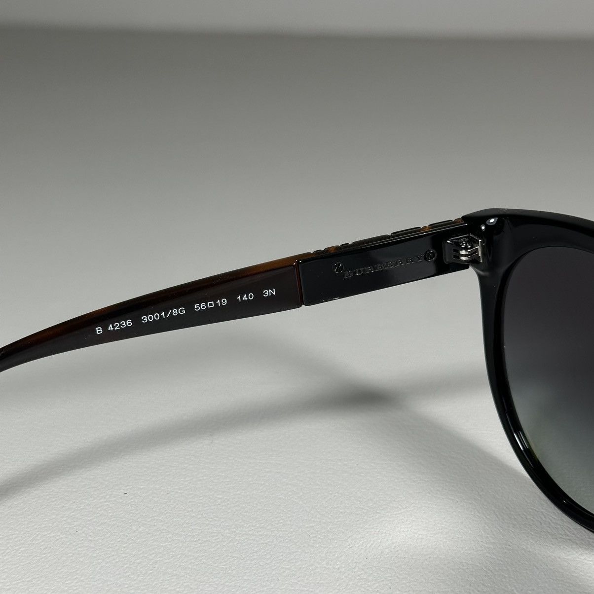 Burberry Burberry B 4236 3001/8G 3N Round Sunglasses Size ONE SIZE - 4 Thumbnail