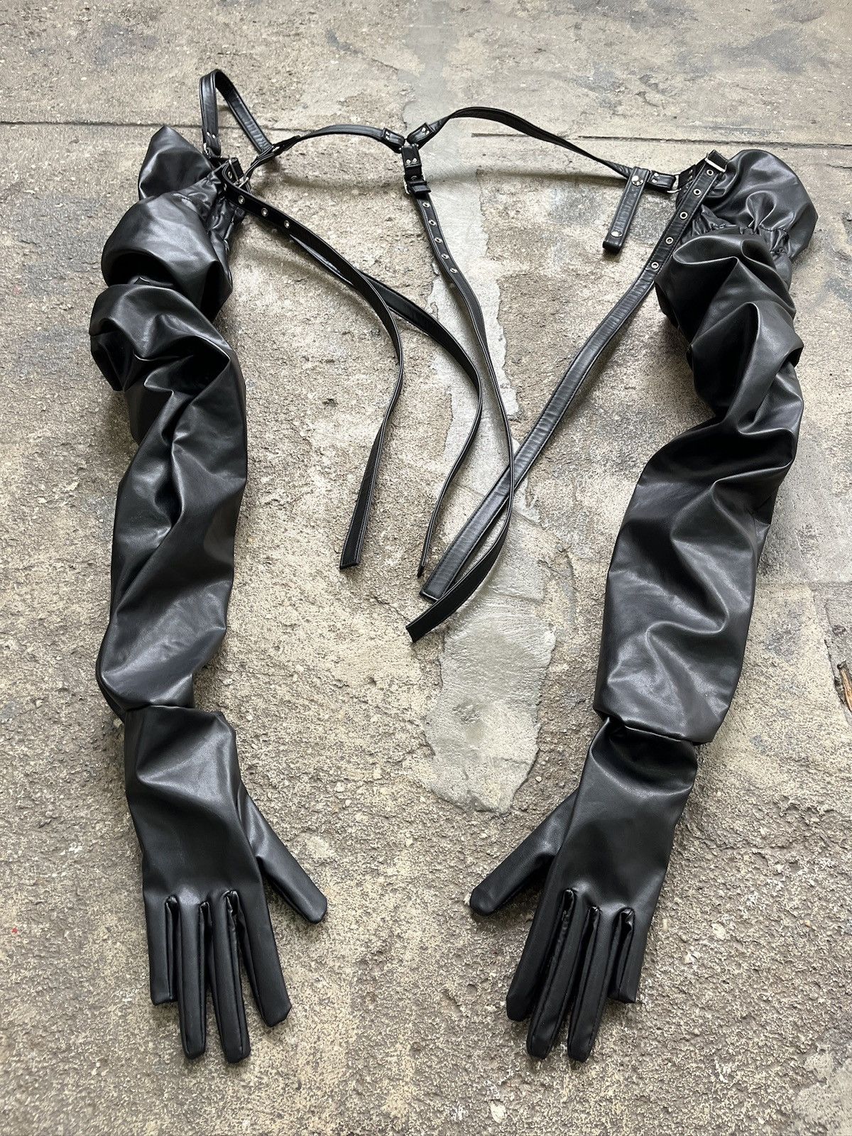 Comme des Garcons Comme Des Garcons Noir Kei Ninomiya Leather Gloves Size US M / EU 48-50 / 2 - 1 Thumbnail