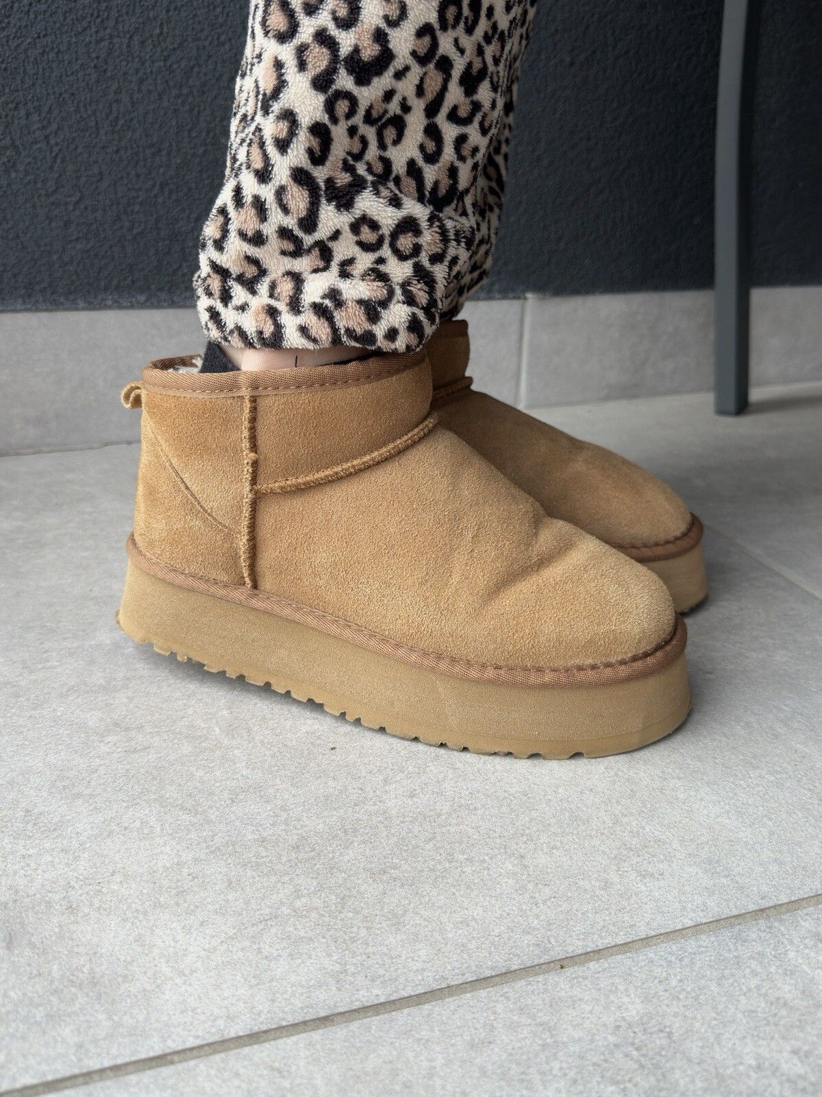 Ugg Ugg Classic Low Platform Winter Suede Sheepskin Shoes Size US 7 / IT 37 - 1 Thumbnail