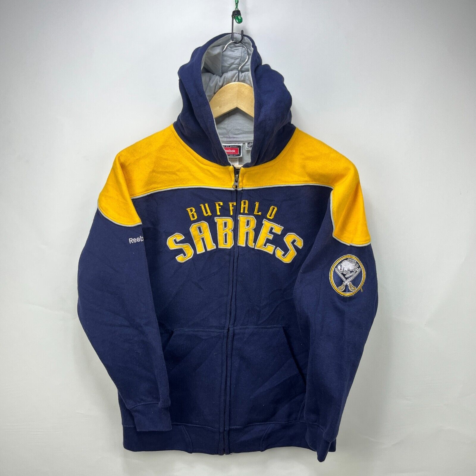 NHL × Vintage Vintage Y2K Buffalo Sabres Zip Up Hoodie Patch 10/12 Youth Size US M / EU 48-50 / 2 - 1 Thumbnail