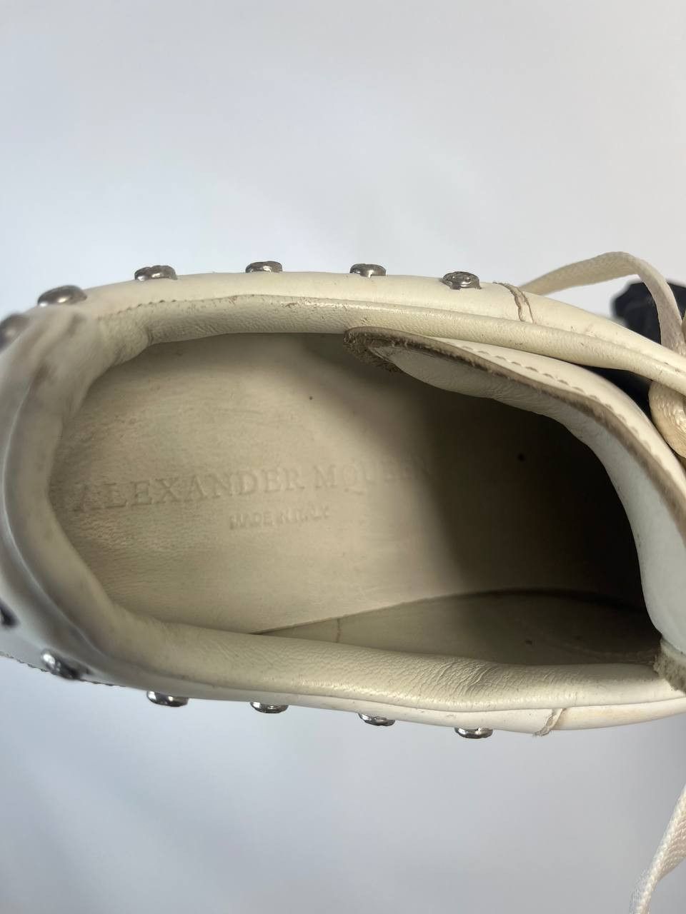 Alexander McQueen Oversised sneaker in white "Alexander Mqueen" size 40 Size US 7 / EU 40 - 7 Thumbnail