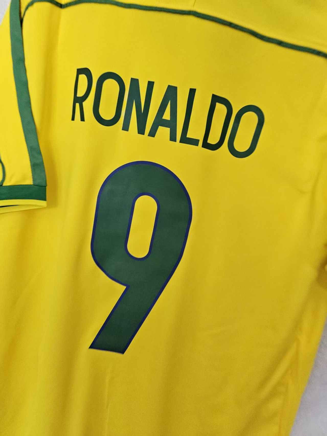 Other 2004 05 Real Madrid #9 Ronaldo Jersey Home R9 Size US M / EU 48-50 / 2 - 4 Thumbnail