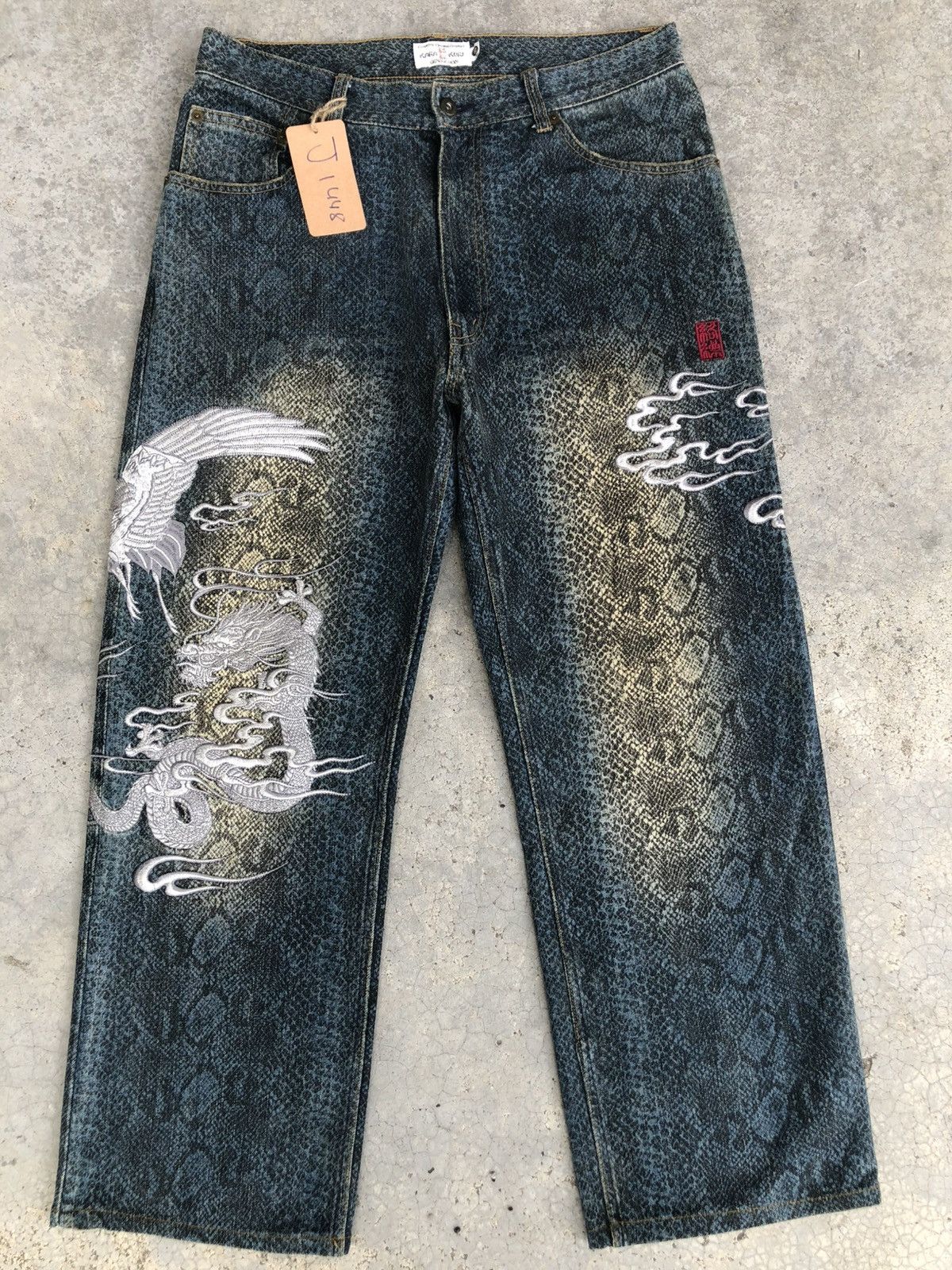 Karakuri Tamashii Karakuri Tamashii Embroidered Snake Skin Size US 32 / EU 48 - 1 Thumbnail