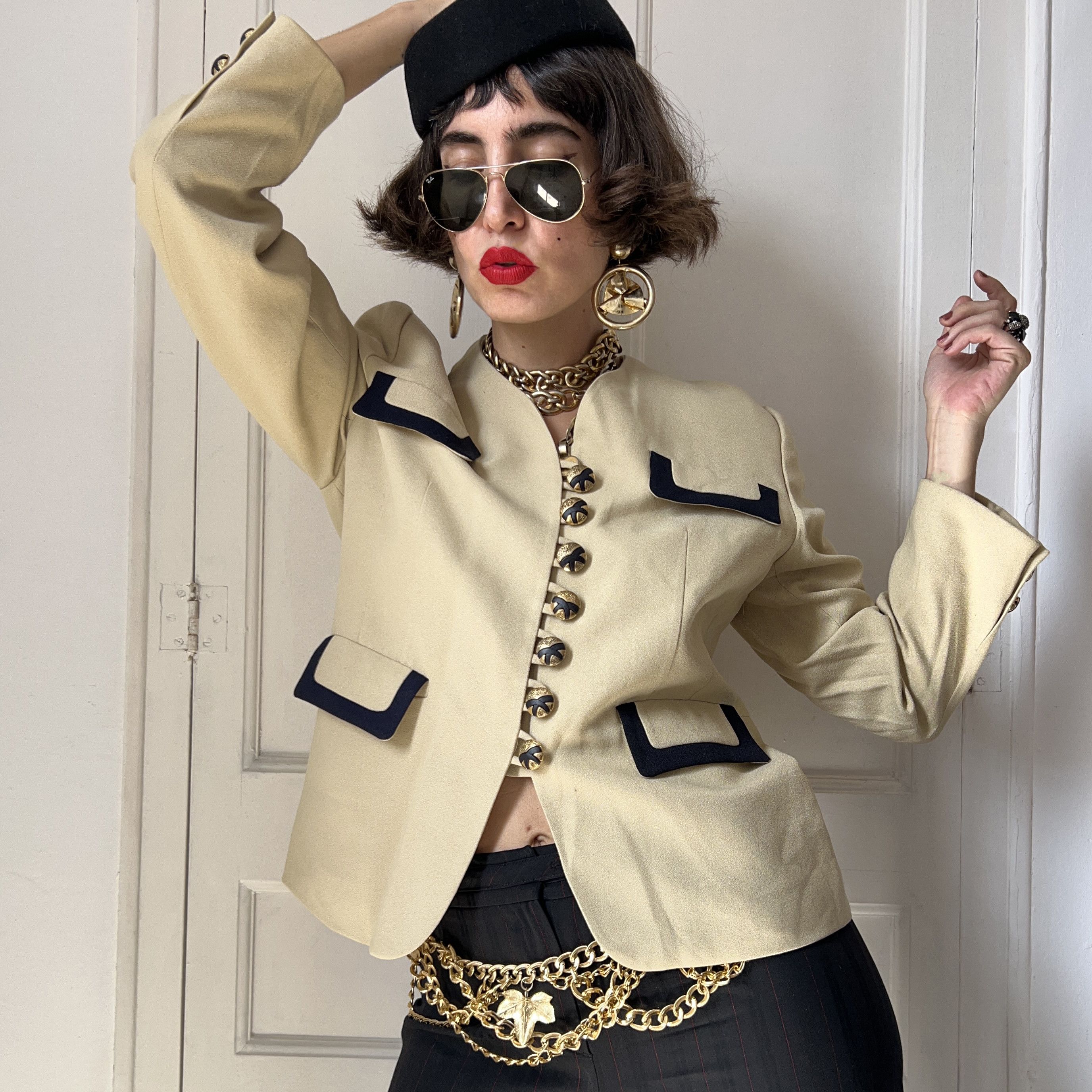 Vintage Vintage 90s Beige Collarless Blazer Navy Blue Trim Size XL / US 12-14 / IT 48-50 - 1 Thumbnail