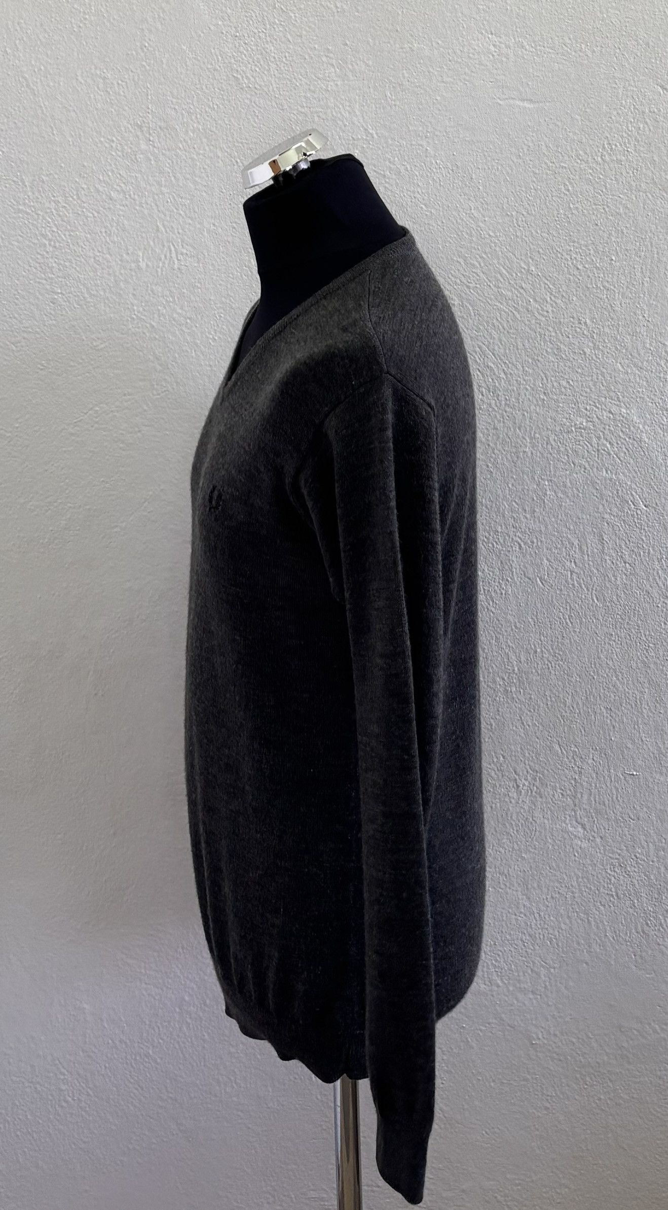 Fred Perry Fred Perry V-neck 100% Wool Sweater Medium Size US M / EU 48-50 / 2 - 3 Thumbnail