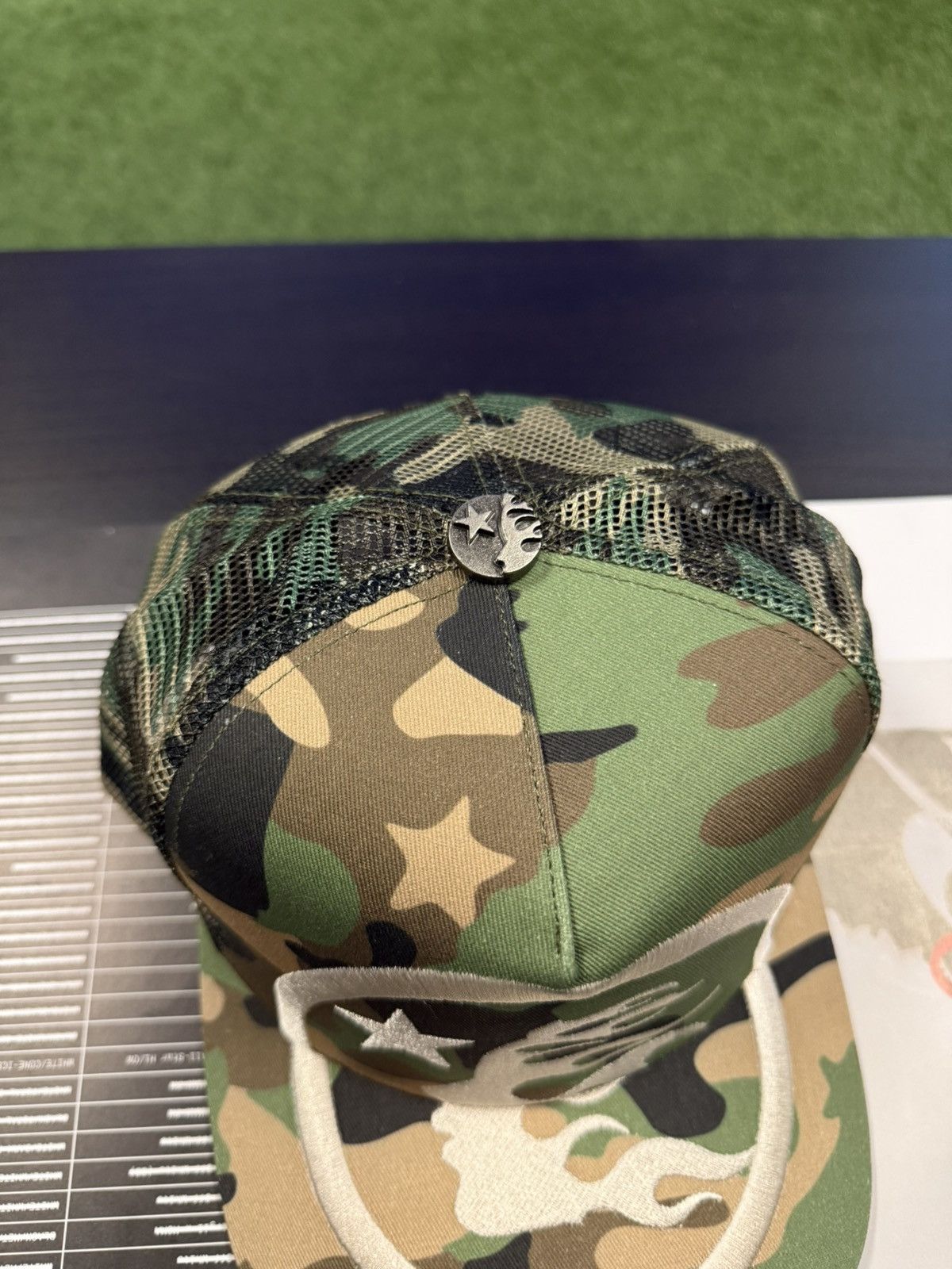 Hellstar Adjustable SnapBack Hat Camo Flat Logo (NEW)