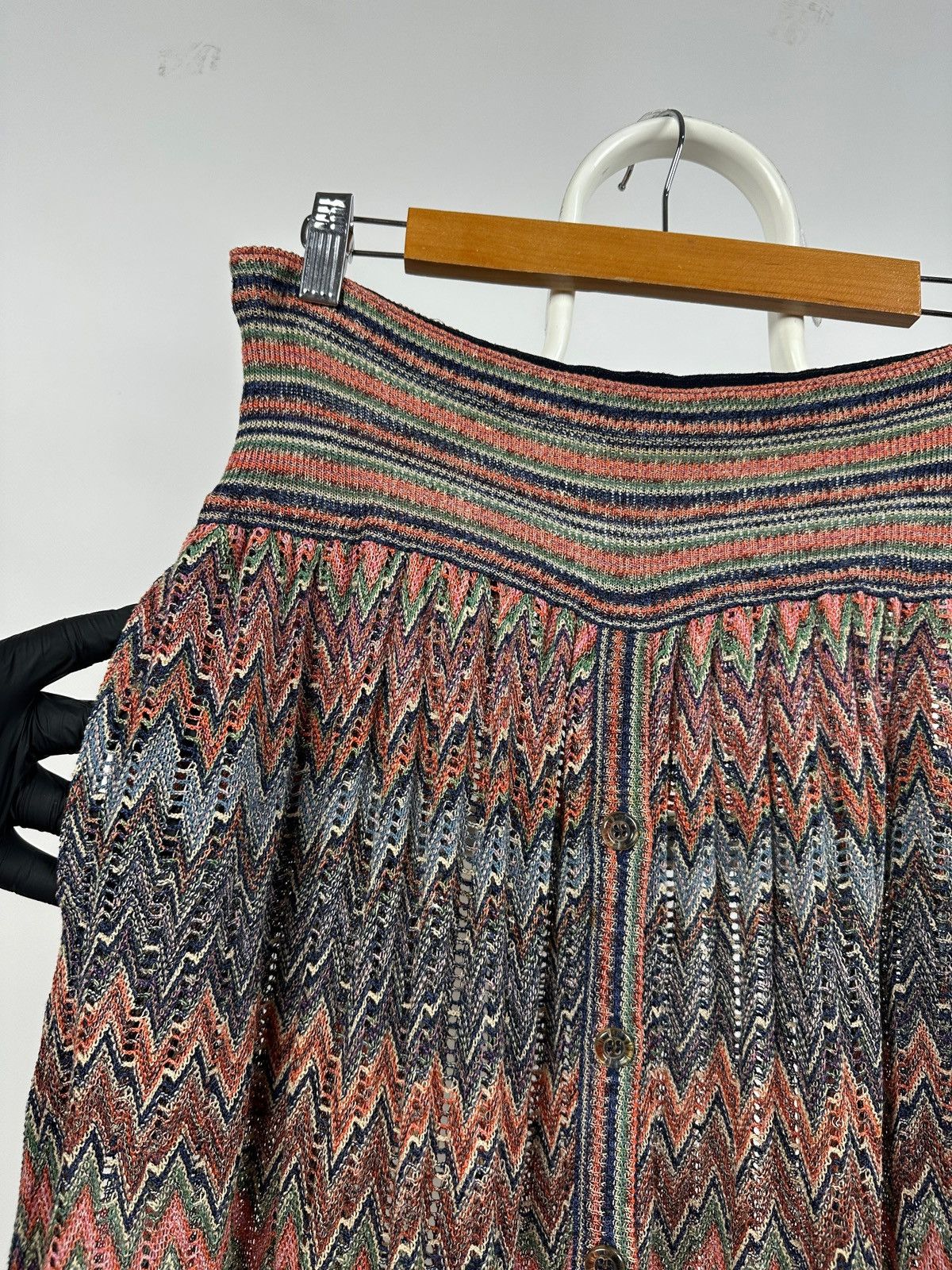 Missoni 90s Vintage Missoni Zigzag Crochet Knit A-Line Midi Skirt Size 28" / US 6 / IT 42 - 17 Thumbnail