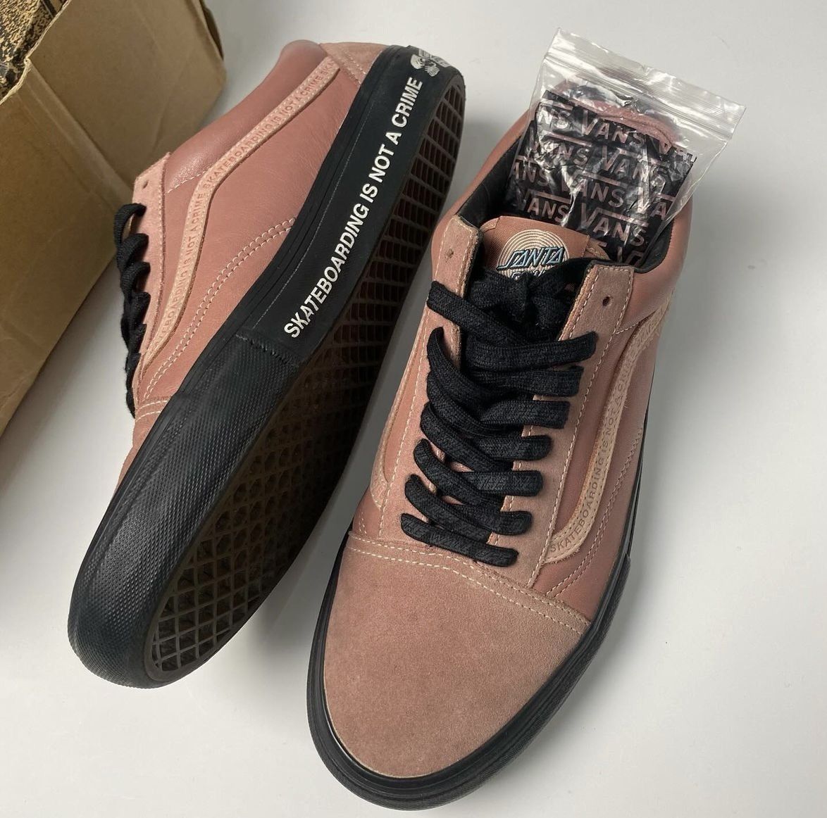 Vans Vans oldskool pro X Taka Hayashi X Santa Cruz limited Size US 11 / EU 44 - 2 Thumbnail