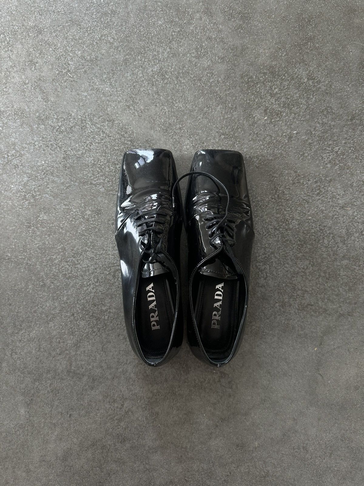 Derby in Shiny Black