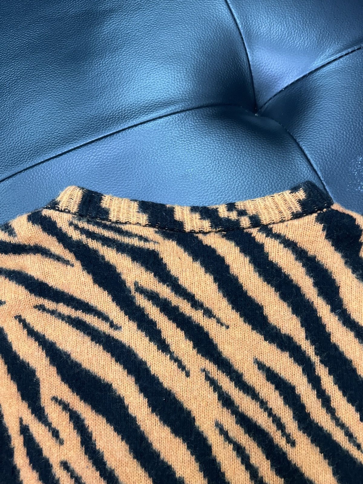 Balenciaga Balenciaga by Demna SS22 Year of the Tiger Tiger Print Cashm Size US S / EU 44-46 / 1 - 8 Thumbnail