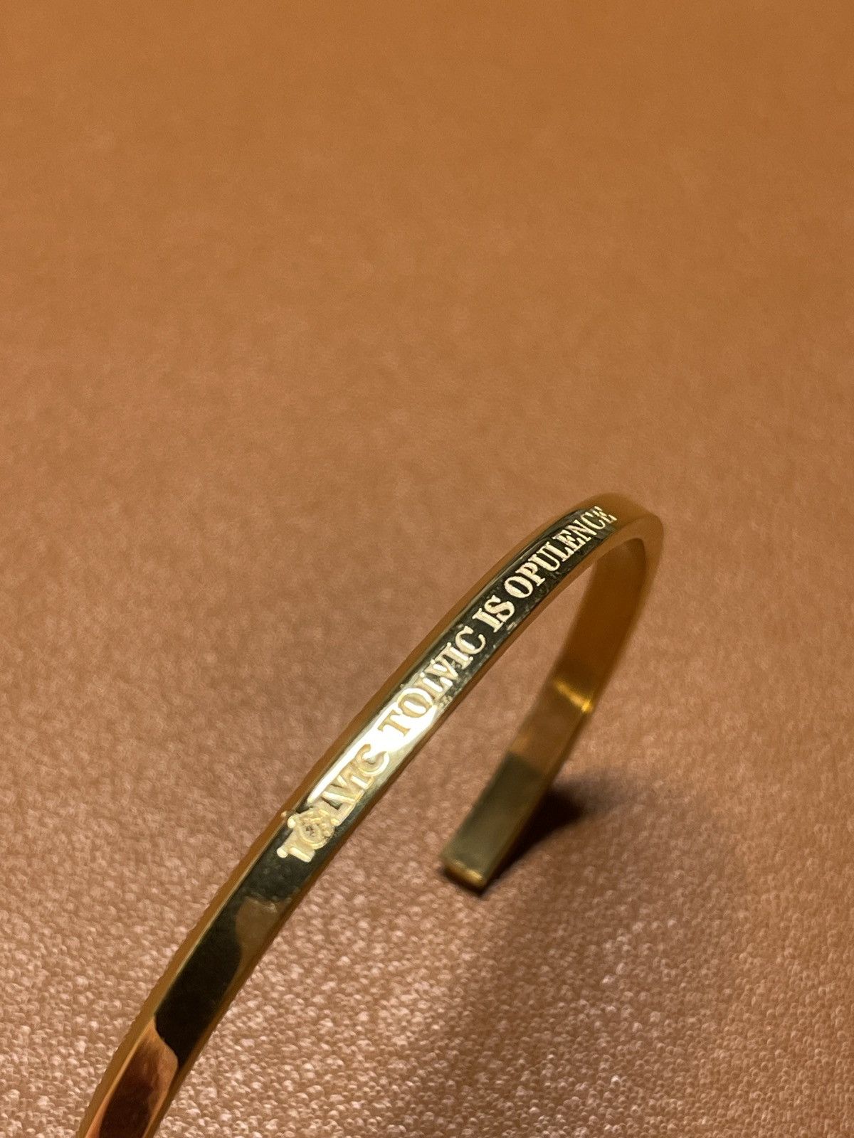 Other Gold metal unisex cuff bracelet Size ONE SIZE - 1 Thumbnail