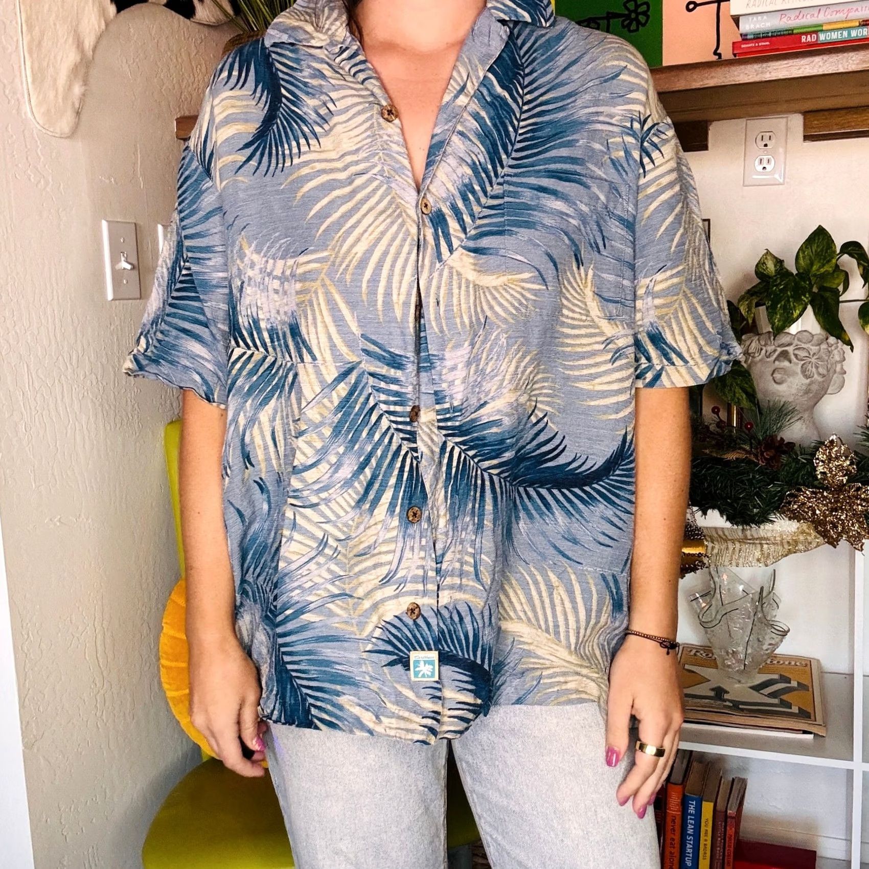 Vintage VINTAGE Caribbean Blue Tan Floral Leaf Pure Silk Tropical Casual Button Down Shirt Men L Blue Polo Size US L / EU 52-54 / 3 - 2 Thumbnail